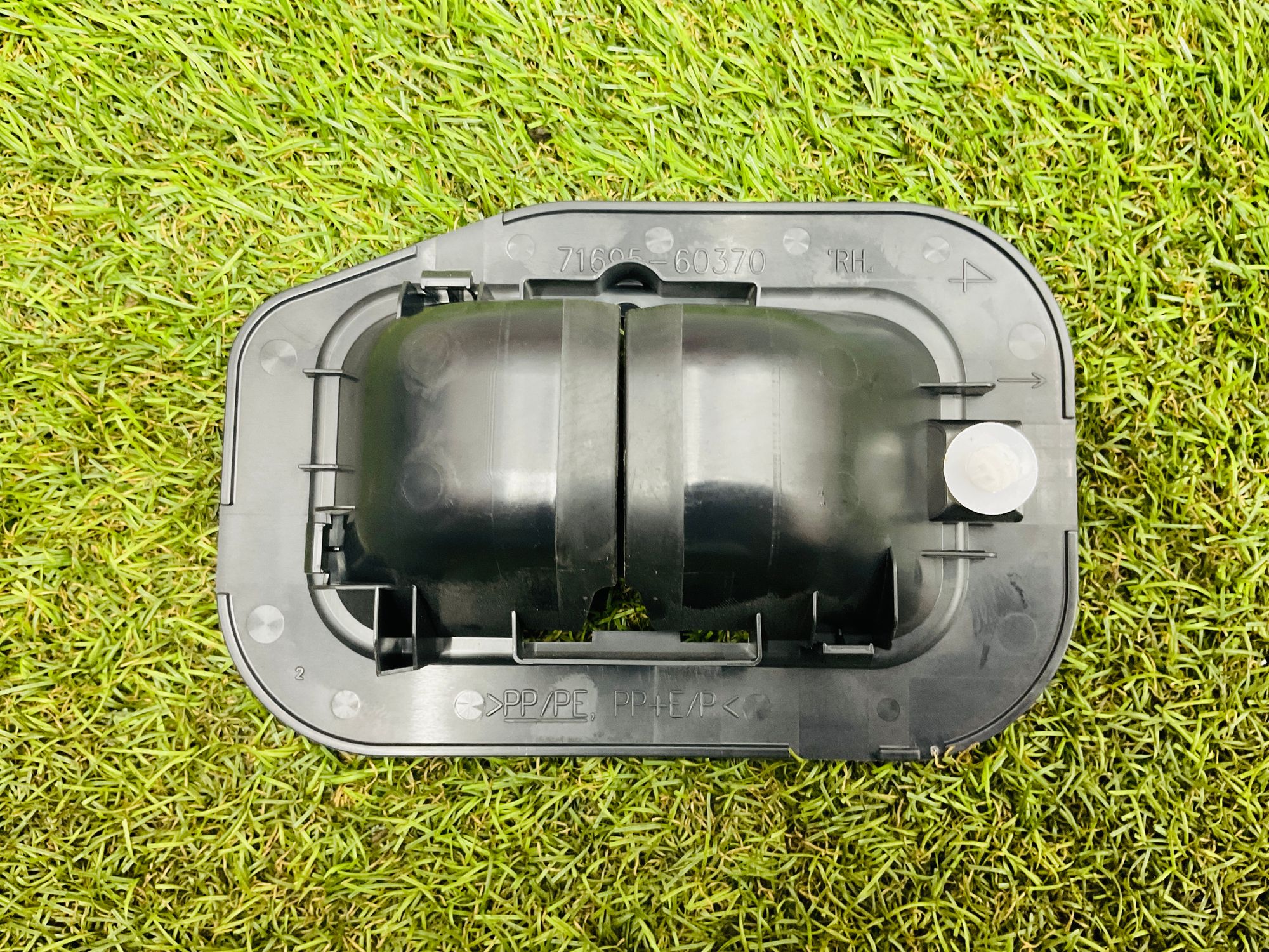 https://ycs.partsauto.market/partsauto-images/thmbs/userImages/h353NjtZg3VDP19b5HMt7LlpbQ93/part/50222aa2-1dde-46dd-885d-cfc32948df4e_1780057855372.jpg