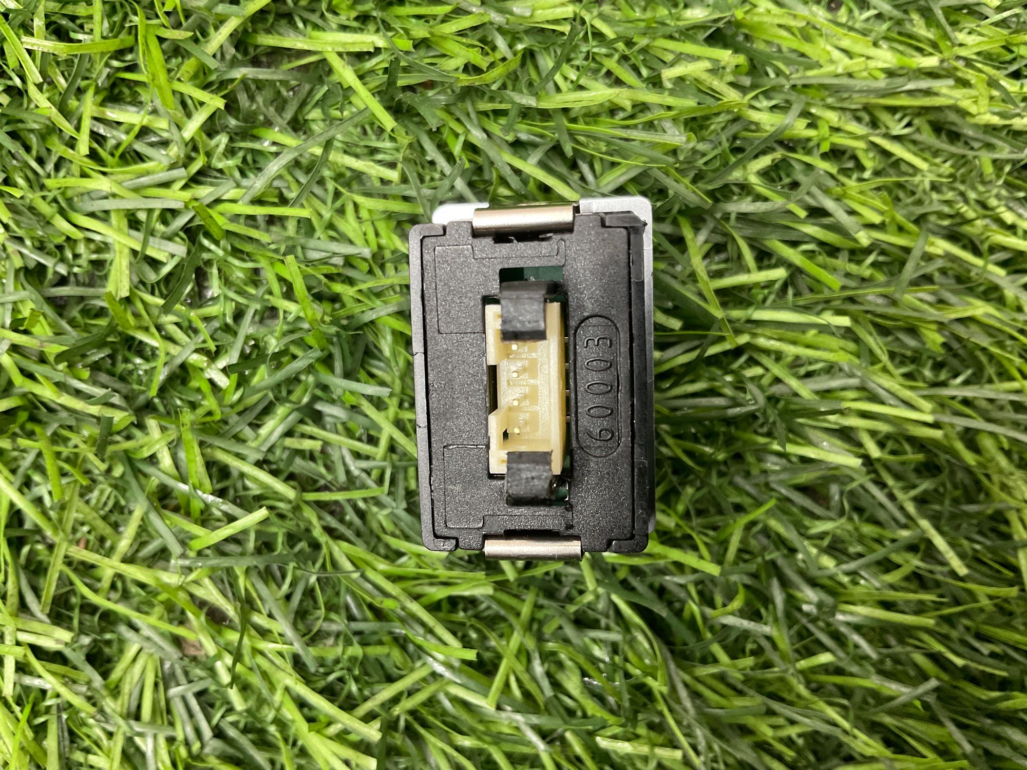 https://ycs.partsauto.market/partsauto-images/thmbs/userImages/h353NjtZg3VDP19b5HMt7LlpbQ93/part/5032b359-8fb0-45a7-9a85-ea5218293c74_1736324414581.jpg