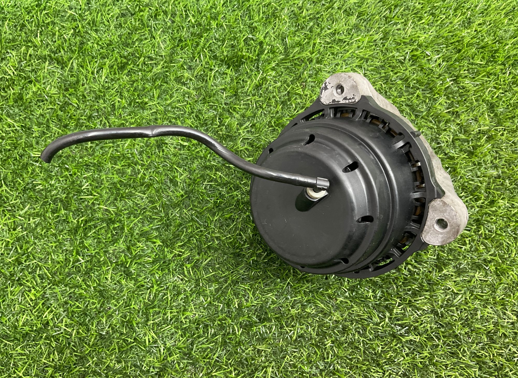 https://ycs.partsauto.market/partsauto-images/thmbs/userImages/h353NjtZg3VDP19b5HMt7LlpbQ93/part/504690a5-04ec-4401-947d-d66463dd279e_1743512705637.jpg
