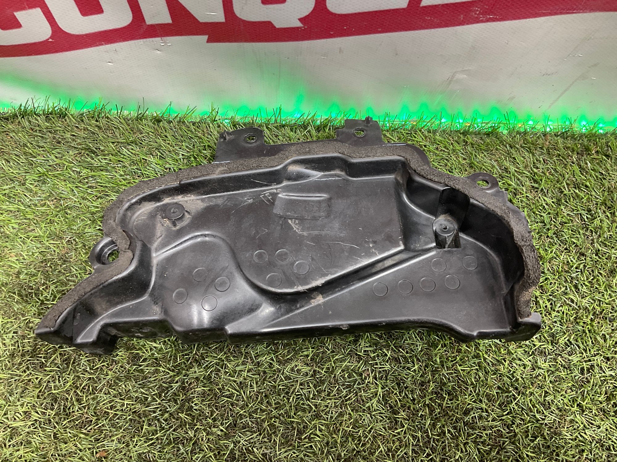 Накладка подкапотная левая Land Rover Defender II L663 2022, 3500 рублей, Москва