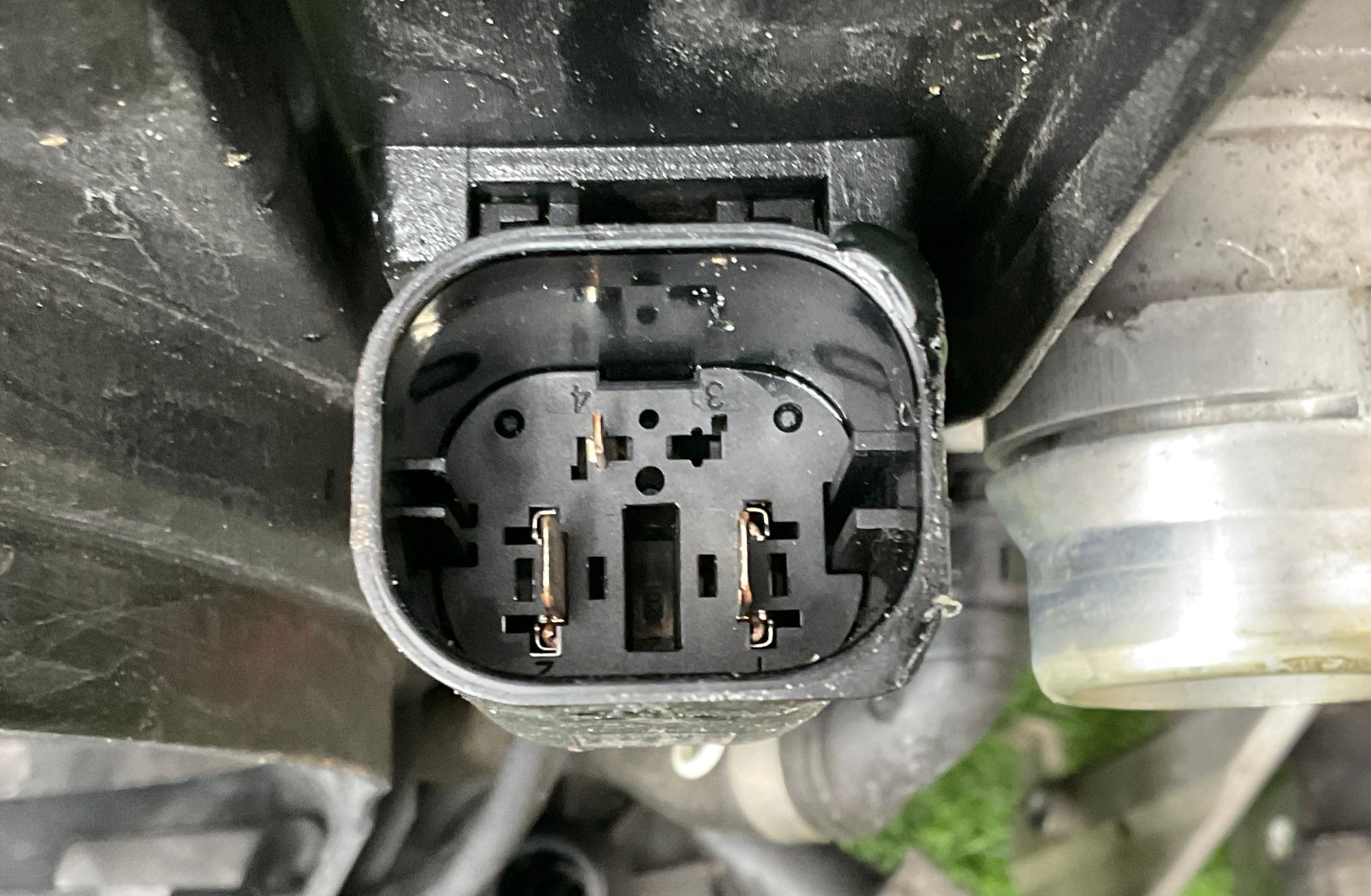 https://ycs.partsauto.market/partsauto-images/thmbs/userImages/h353NjtZg3VDP19b5HMt7LlpbQ93/part/519e28ce-29a8-448b-9732-30152180b225_1736335849118.jpg