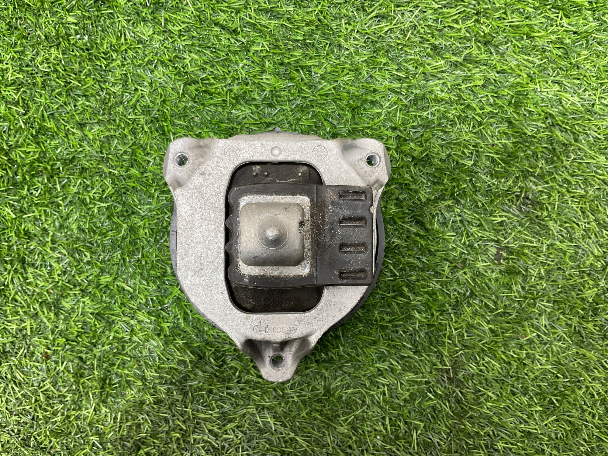 https://ycs.partsauto.market/partsauto-images/thmbs/userImages/h353NjtZg3VDP19b5HMt7LlpbQ93/part/520214e3-9488-441d-9199-ffa450711047_1734080592201.jpg