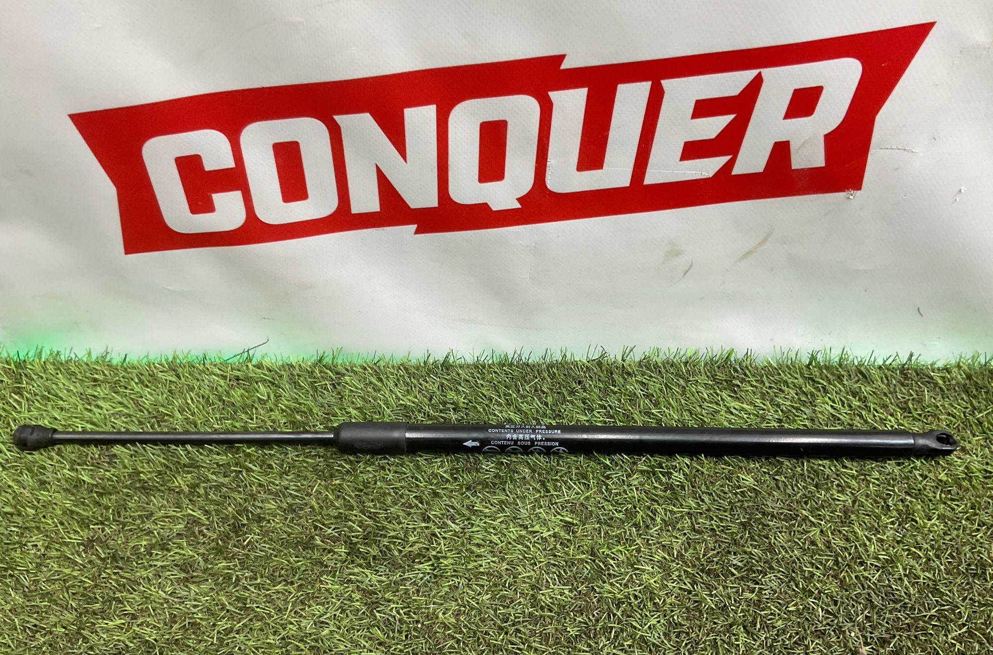 Амортизаторы капота Toyota Land Cruiser 300 (2021—2023) 2022, 5000 рублей, Москва