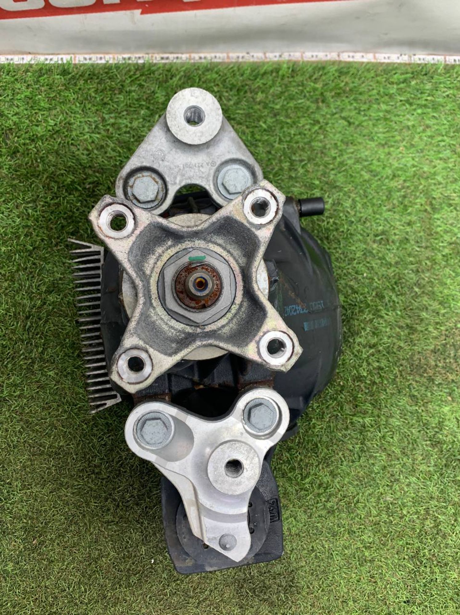 https://ycs.partsauto.market/partsauto-images/thmbs/userImages/h353NjtZg3VDP19b5HMt7LlpbQ93/part/534acd27-5955-4e2b-ba3a-57a258296b9e_1715355519338.jpg