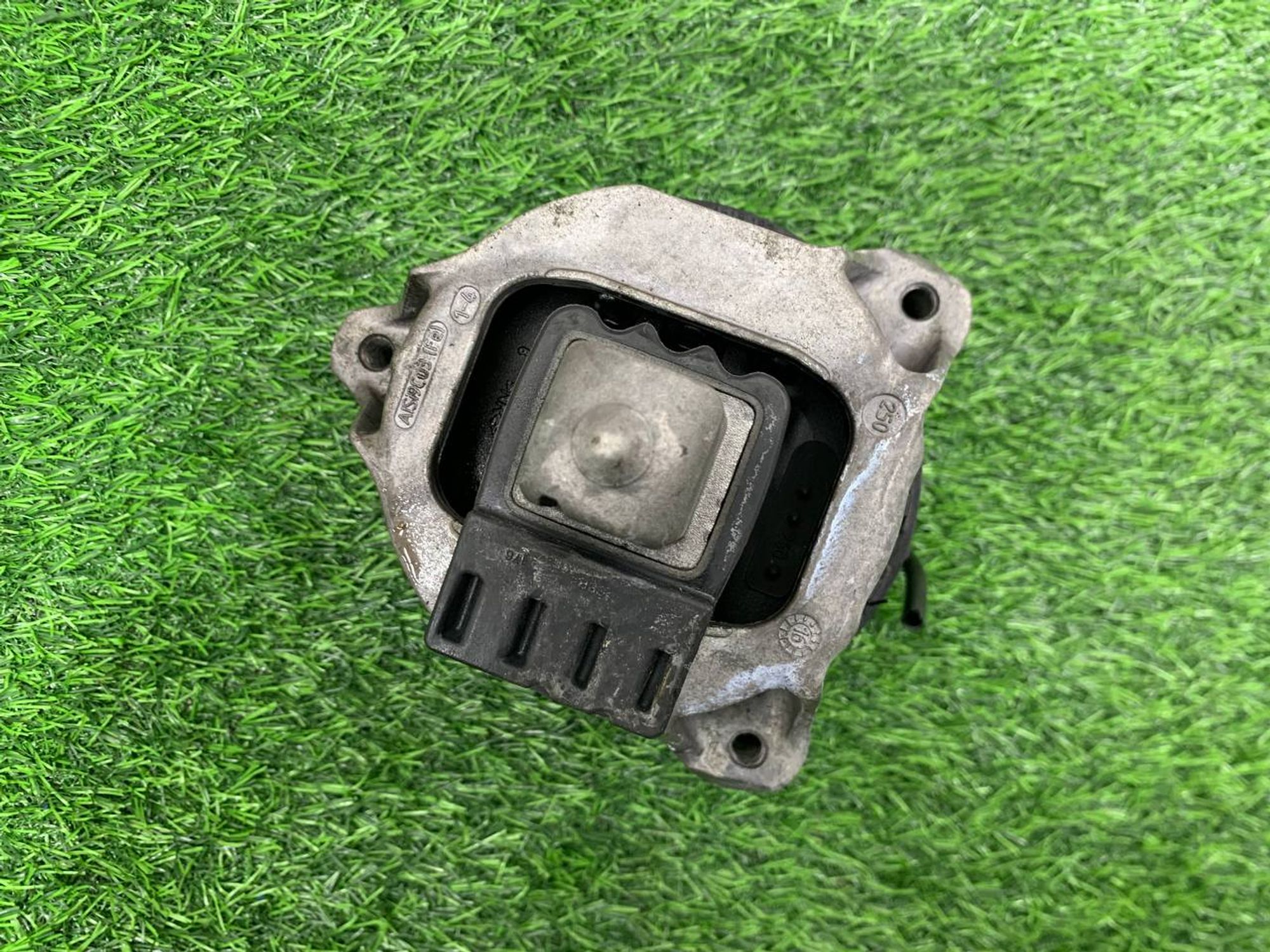 https://ycs.partsauto.market/partsauto-images/thmbs/userImages/h353NjtZg3VDP19b5HMt7LlpbQ93/part/542837a4-98b0-40b0-808b-bb80ed66c526_1732627229066.jpg