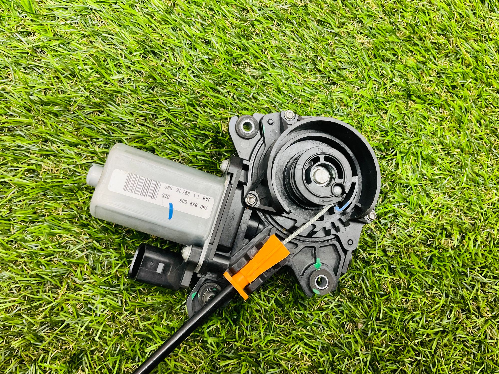 https://ycs.partsauto.market/partsauto-images/thmbs/userImages/h353NjtZg3VDP19b5HMt7LlpbQ93/part/54812c26-932f-4219-90fd-3df73db7a7ae_1786352960534.jpg