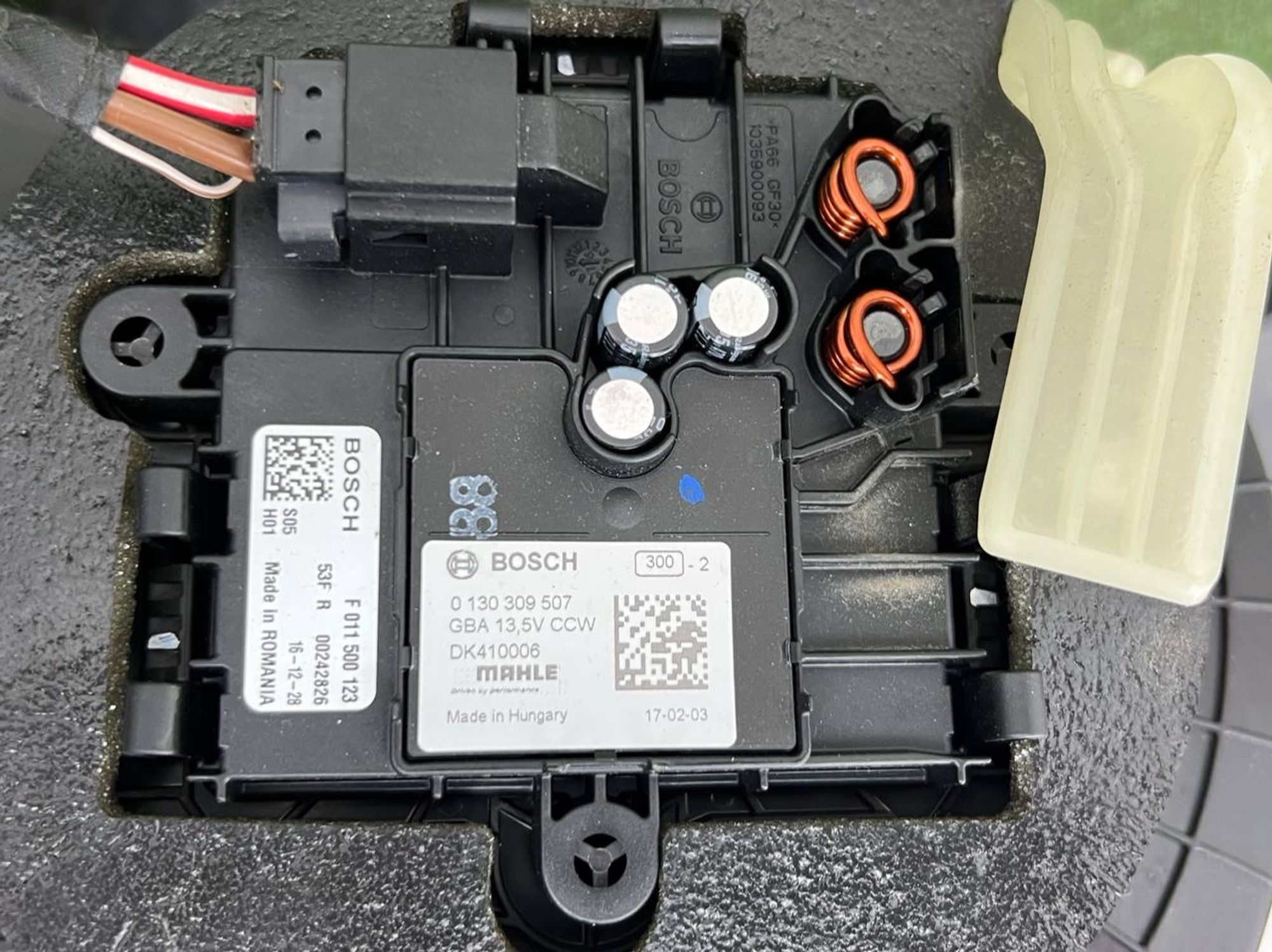 https://ycs.partsauto.market/partsauto-images/thmbs/userImages/h353NjtZg3VDP19b5HMt7LlpbQ93/part/54b12bd7-7c46-4154-8a76-c46b1299fb52_1730289503672.jpg