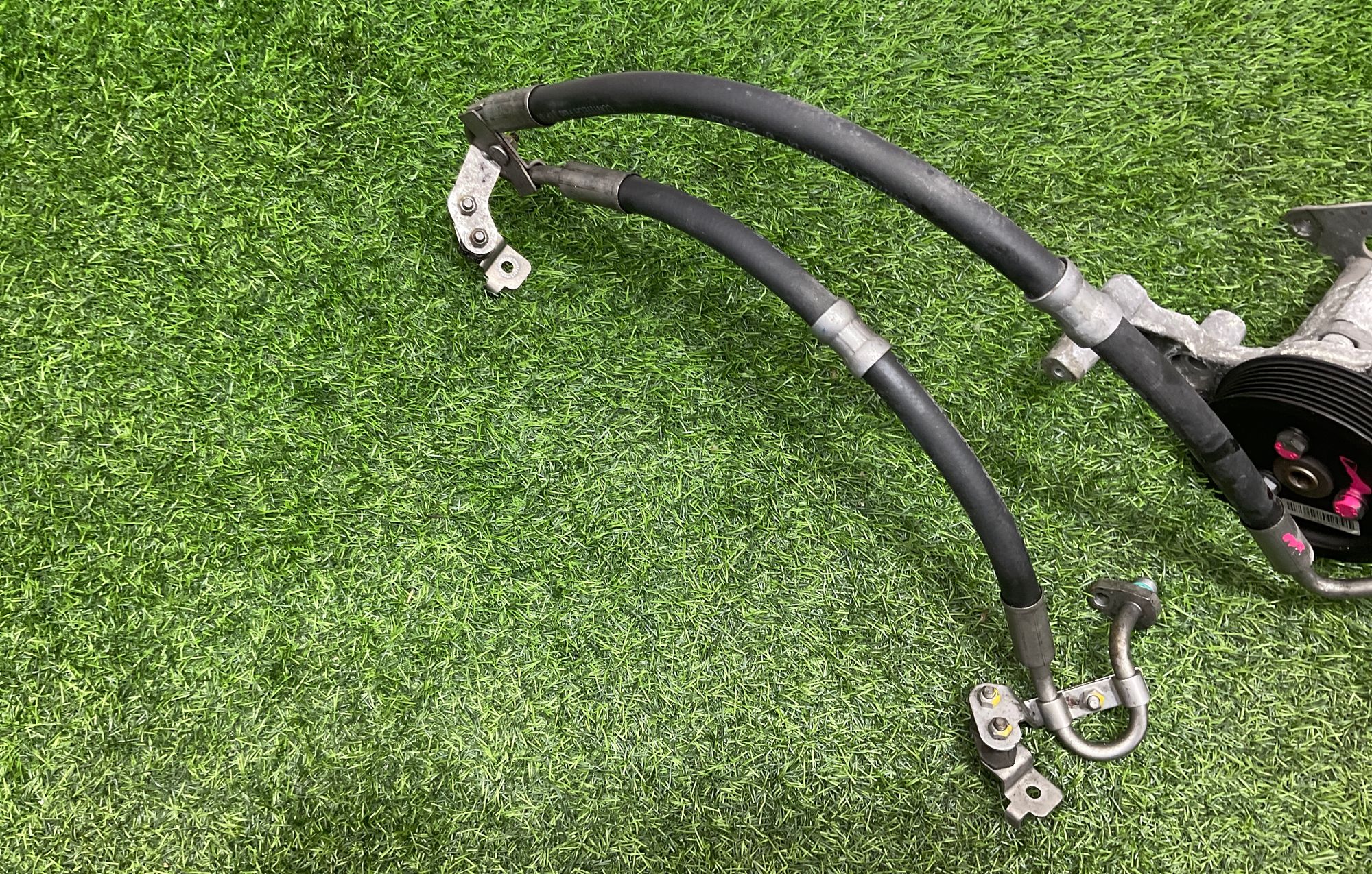https://ycs.partsauto.market/partsauto-images/thmbs/userImages/h353NjtZg3VDP19b5HMt7LlpbQ93/part/569cd9d7-fe2b-400c-a8d2-336e92794878_1736322907116.jpg