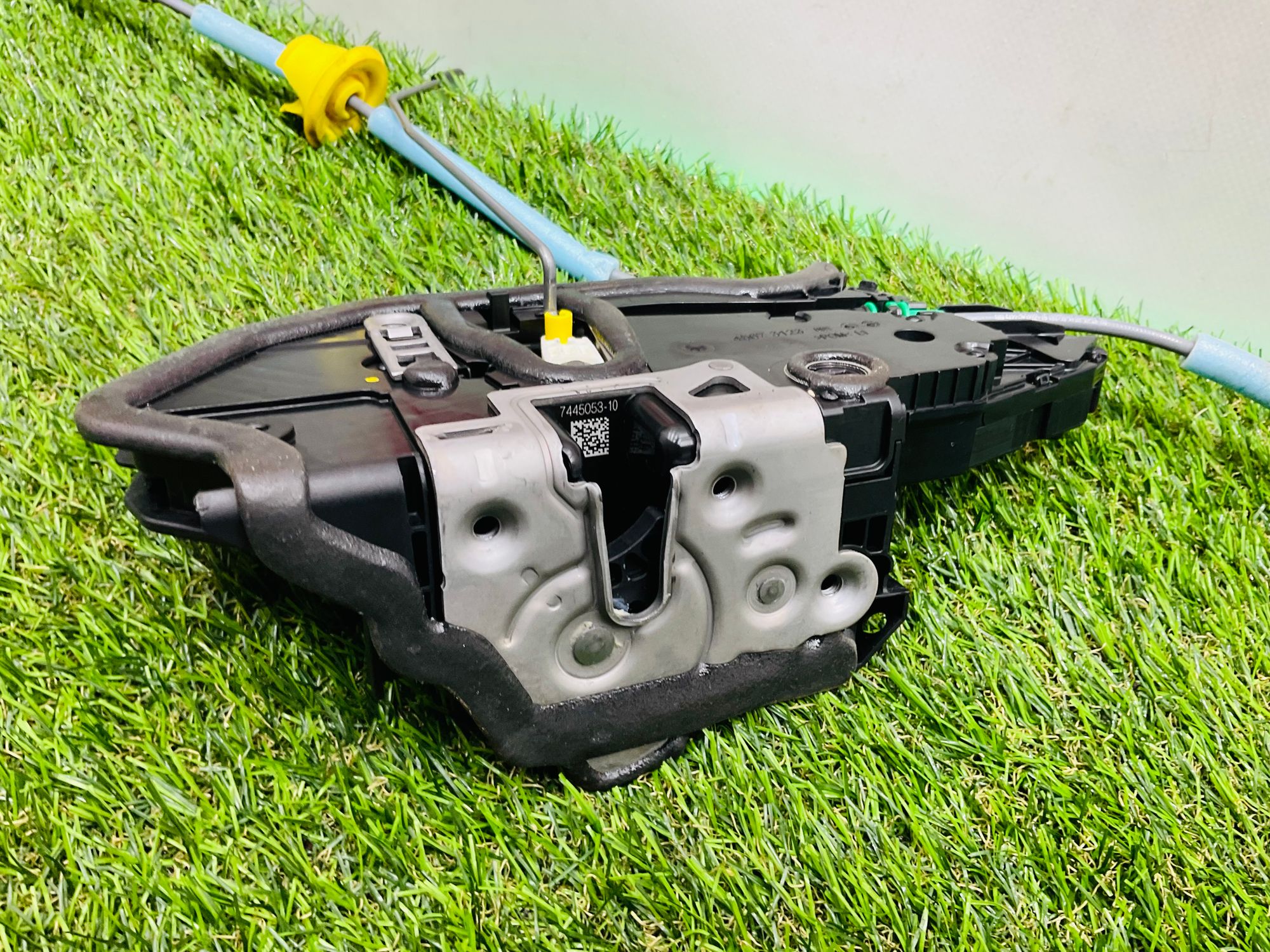 https://ycs.partsauto.market/partsauto-images/thmbs/userImages/h353NjtZg3VDP19b5HMt7LlpbQ93/part/5804d7c2-7948-4367-b31d-edf1ccf933a7_1781530535916.jpg