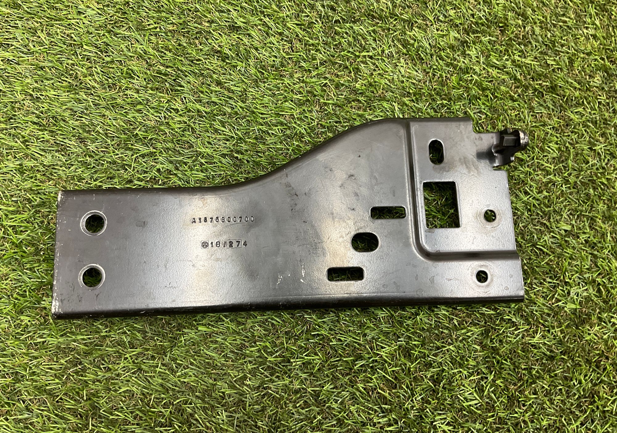 Крепление пола багажника левое GLE-класс AMG, V167 (2019—2023), 2000 рублей, Москва