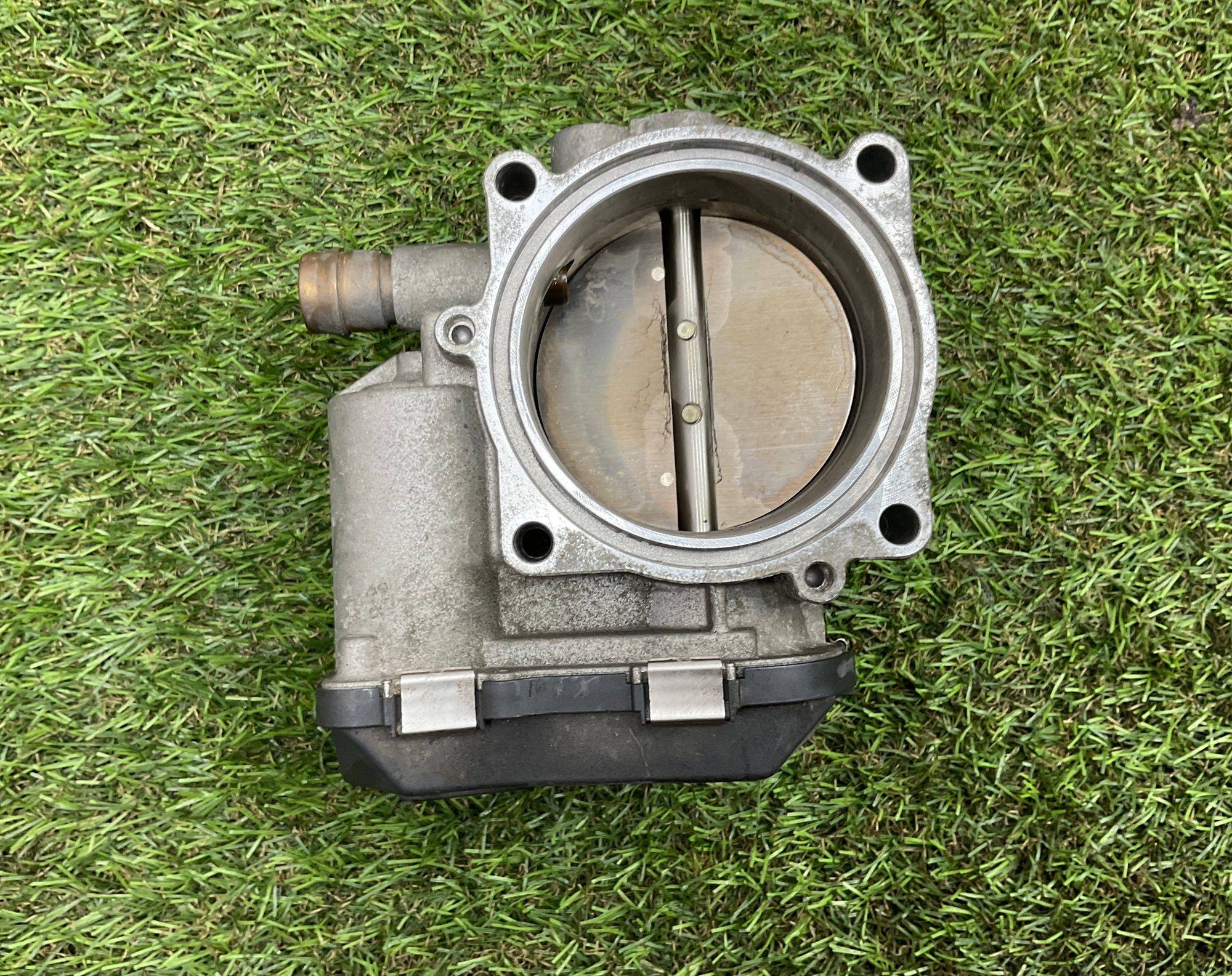 Дроссельная заслонка BMW 5 серия, F10/F11/F07 рестайлинг, 2000 рублей, Москва