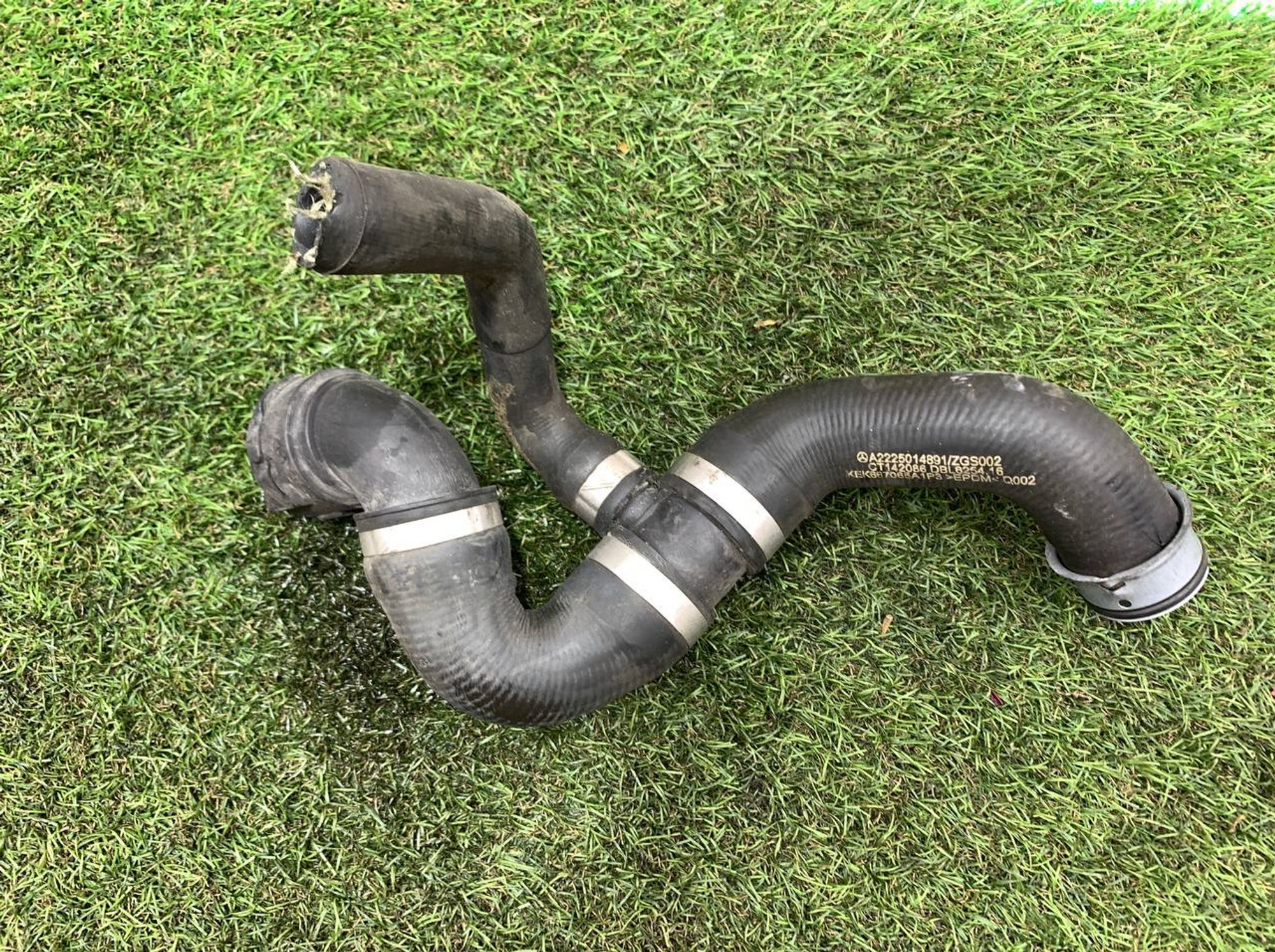 https://ycs.partsauto.market/partsauto-images/thmbs/userImages/h353NjtZg3VDP19b5HMt7LlpbQ93/part/58499d3b-2338-4a6c-9fab-e9fe6eb9f749_1718807730110.jpg