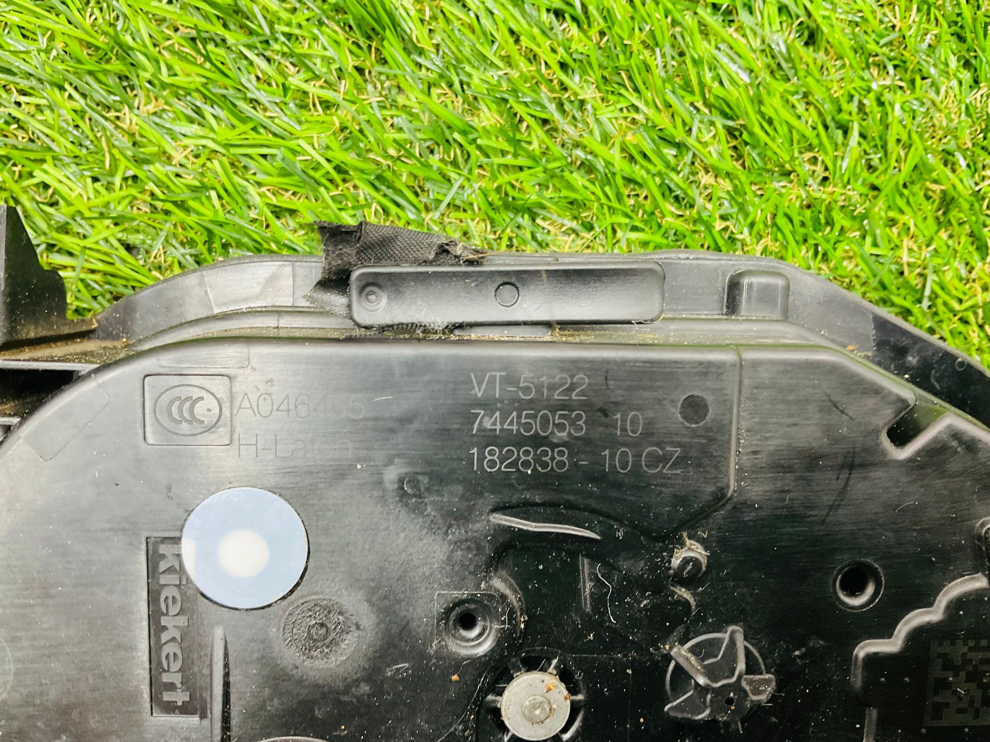 https://ycs.partsauto.market/partsauto-images/thmbs/userImages/h353NjtZg3VDP19b5HMt7LlpbQ93/part/58f50efd-7960-4adc-9f12-12e70d5712e7_1781530538497.jpg