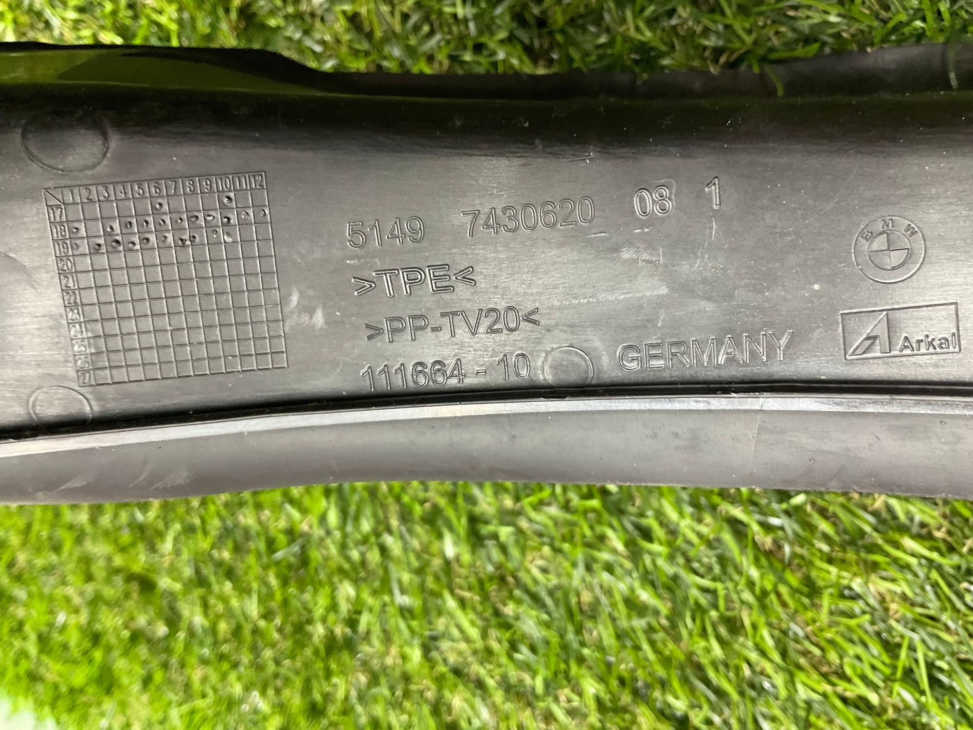 Водосток крышки багажника правый BMW 3 серия, G20/28 2022, 1000 рублей, Москва