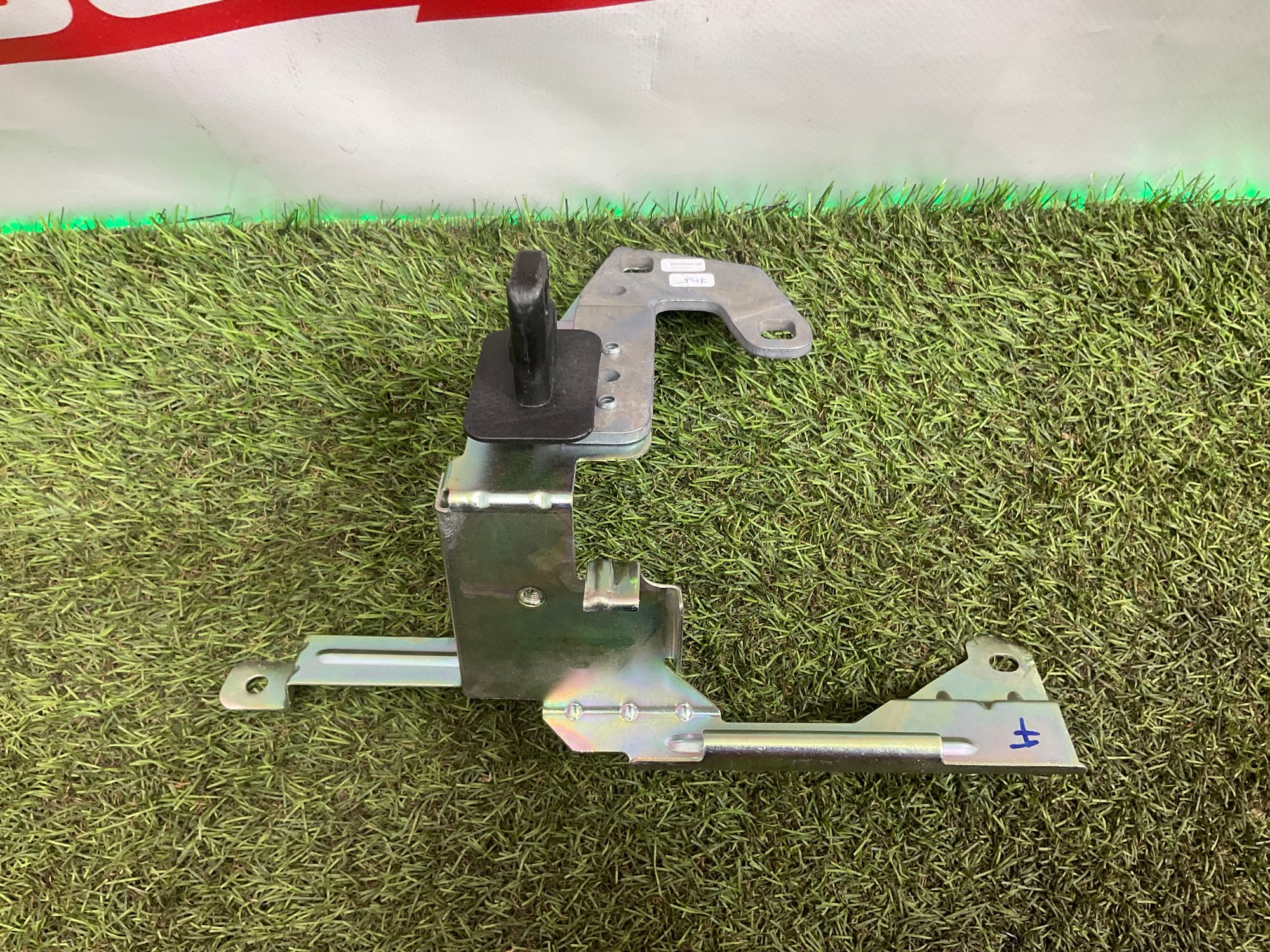 Кронштейн шторки багажника BMW 3 серия G21, 2500 рублей, Москва