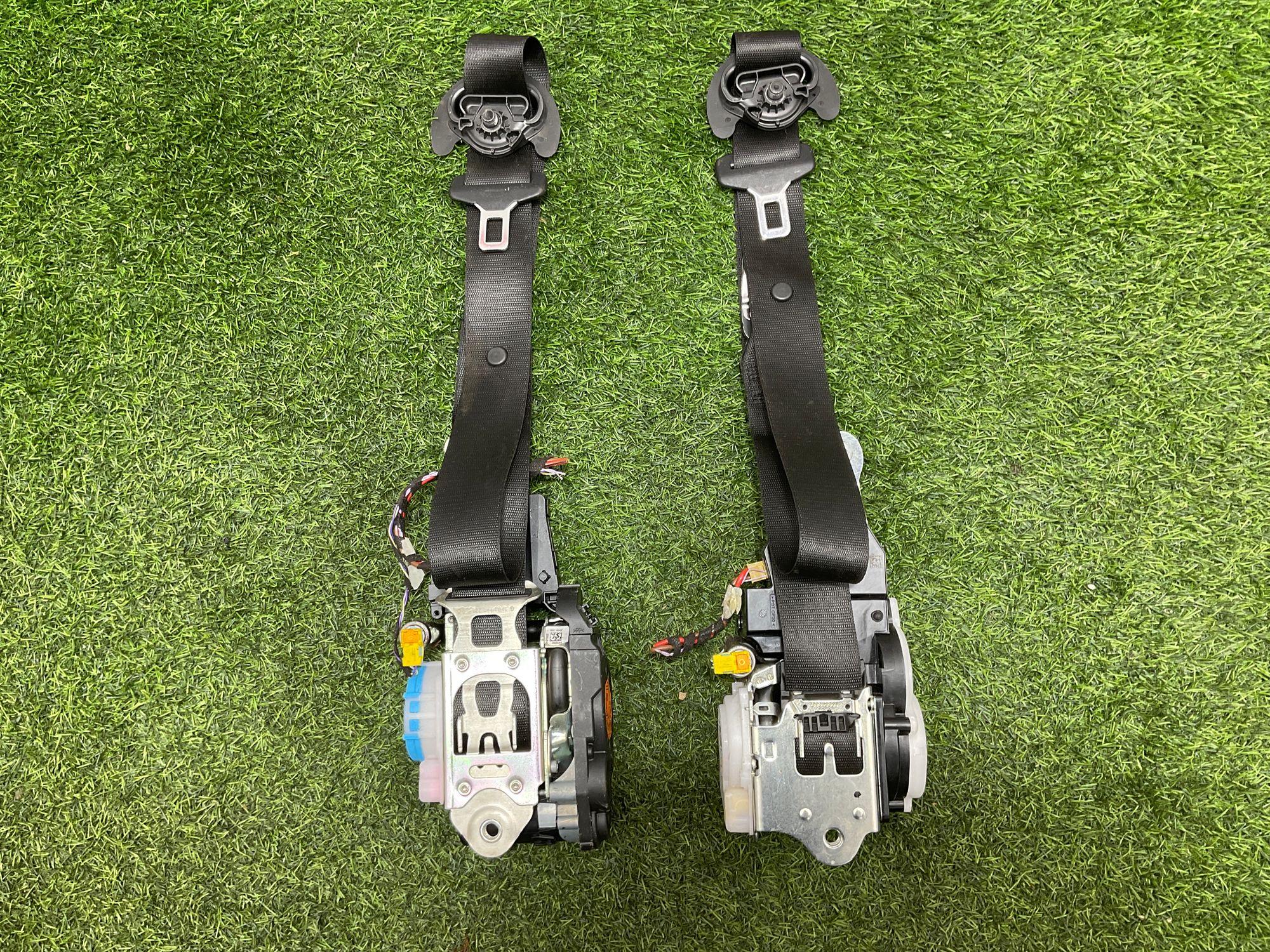 https://ycs.partsauto.market/partsauto-images/thmbs/userImages/h353NjtZg3VDP19b5HMt7LlpbQ93/part/5932efc8-0604-4b84-841d-8cafde4f17d2_1736417011834.jpg