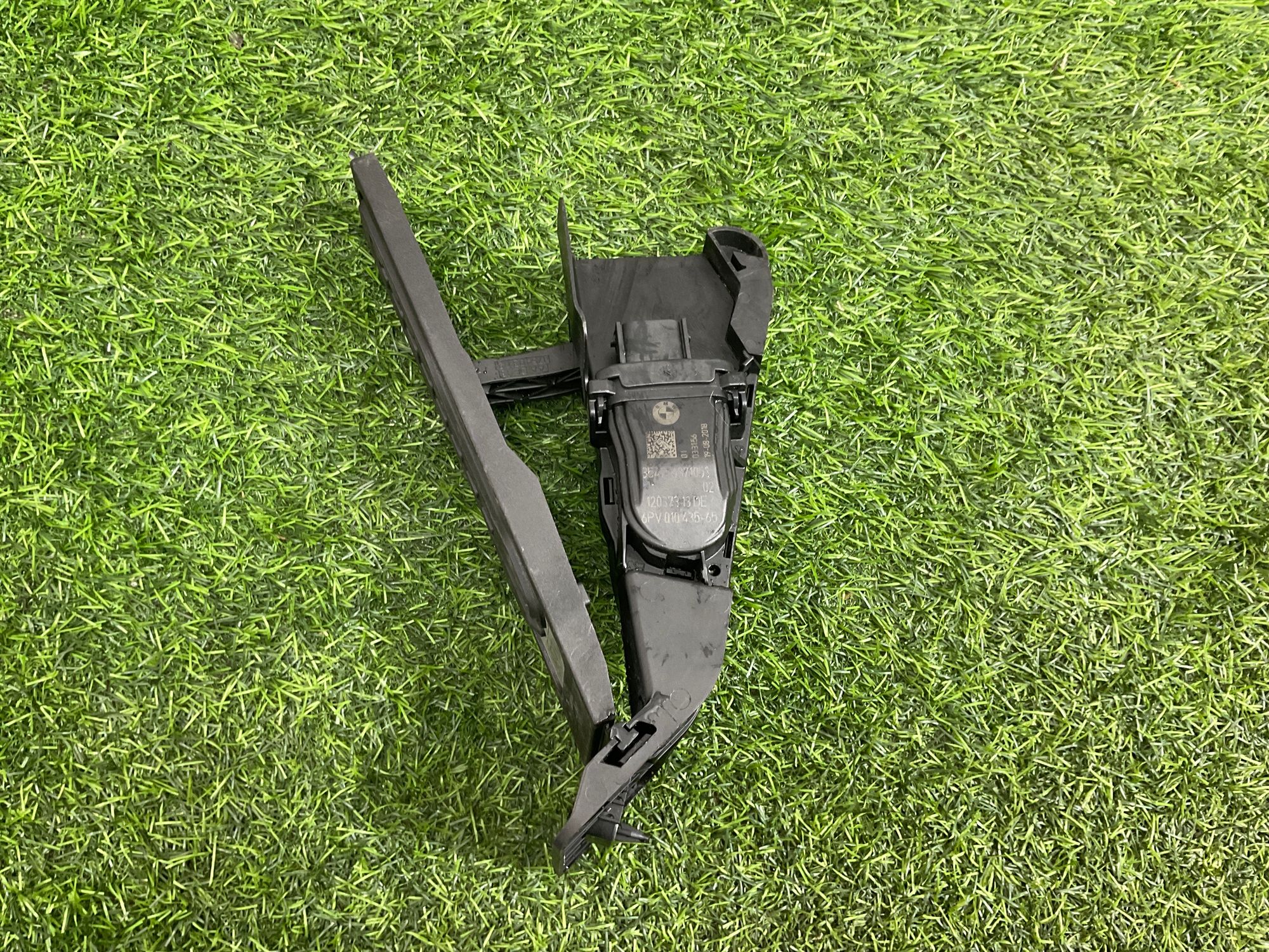 https://ycs.partsauto.market/partsauto-images/thmbs/userImages/h353NjtZg3VDP19b5HMt7LlpbQ93/part/597fe9bb-5850-4d61-b433-1a62b51c401b_1742305424073.jpg