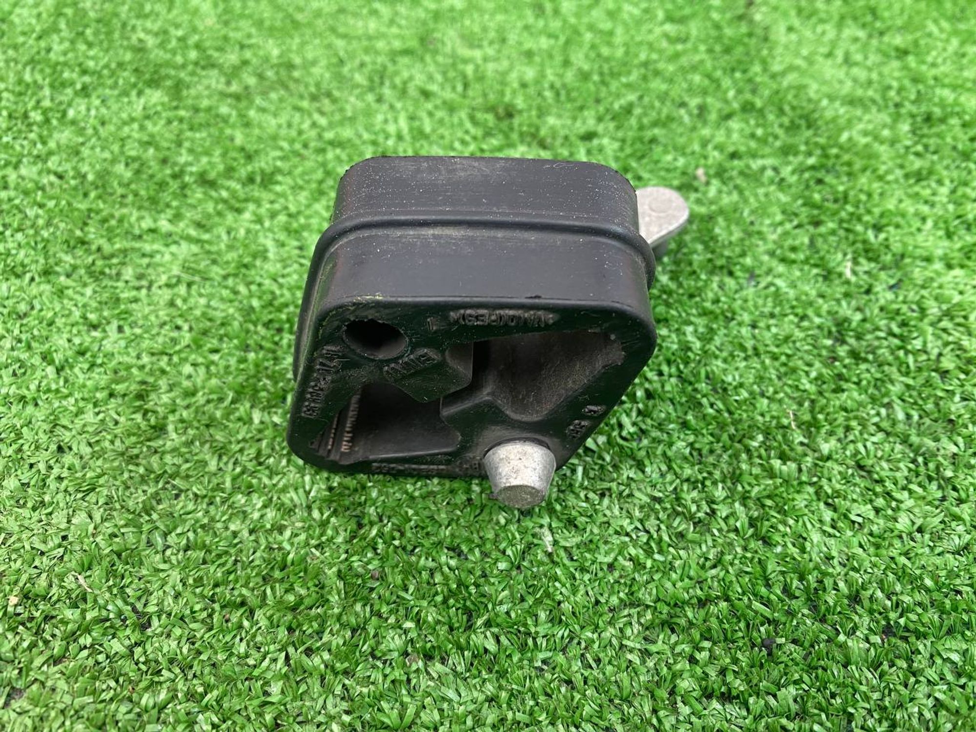 https://ycs.partsauto.market/partsauto-images/thmbs/userImages/h353NjtZg3VDP19b5HMt7LlpbQ93/part/599b8f5f-13f6-43cc-8d0d-9f1dd1feb328_1743778898275.jpg