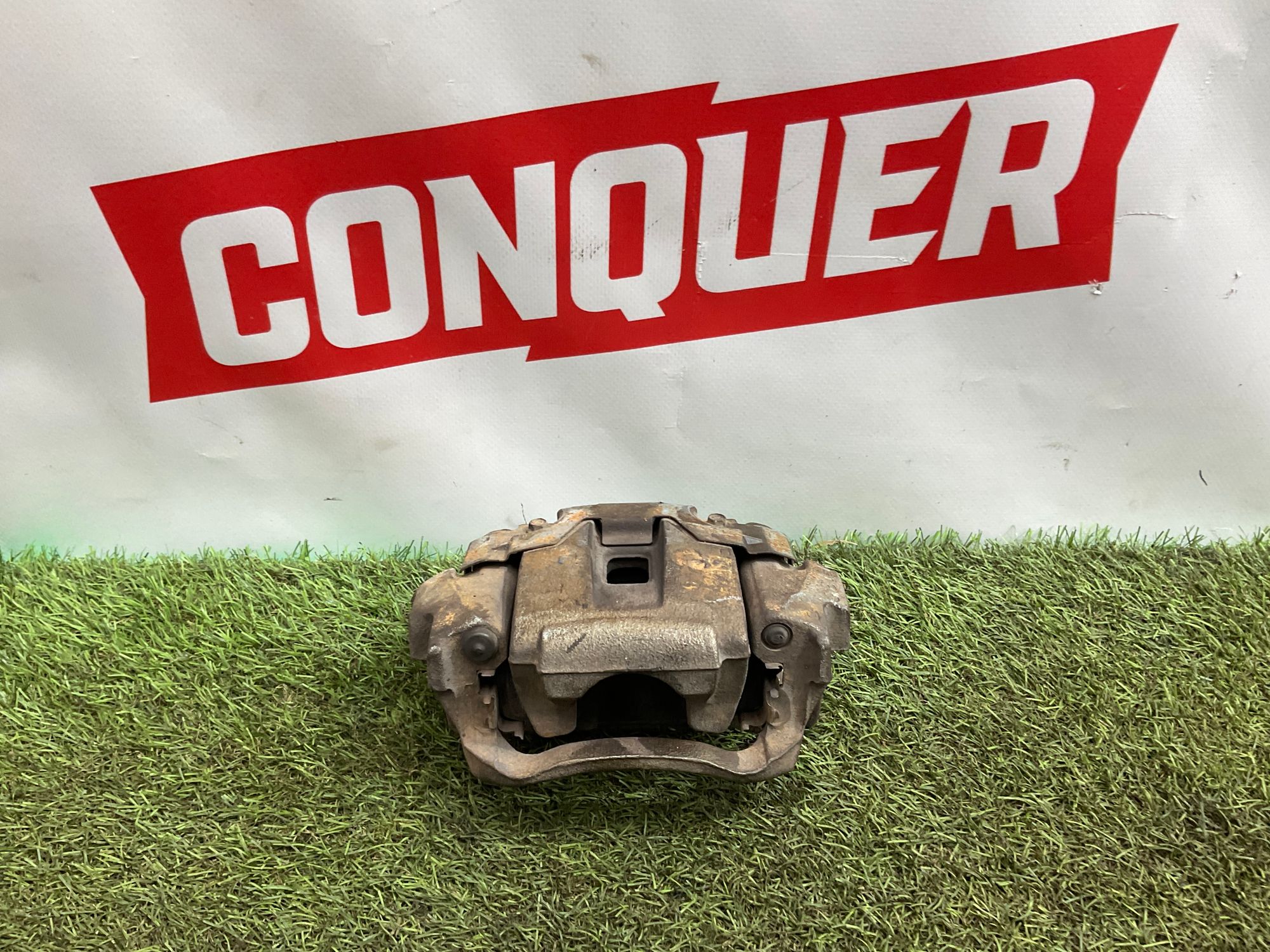 Суппорт тормозной задний правый Toyota Land Cruiser 200 рестайлинг 2 (2015—2023) 2017, 10000 рублей, Москва