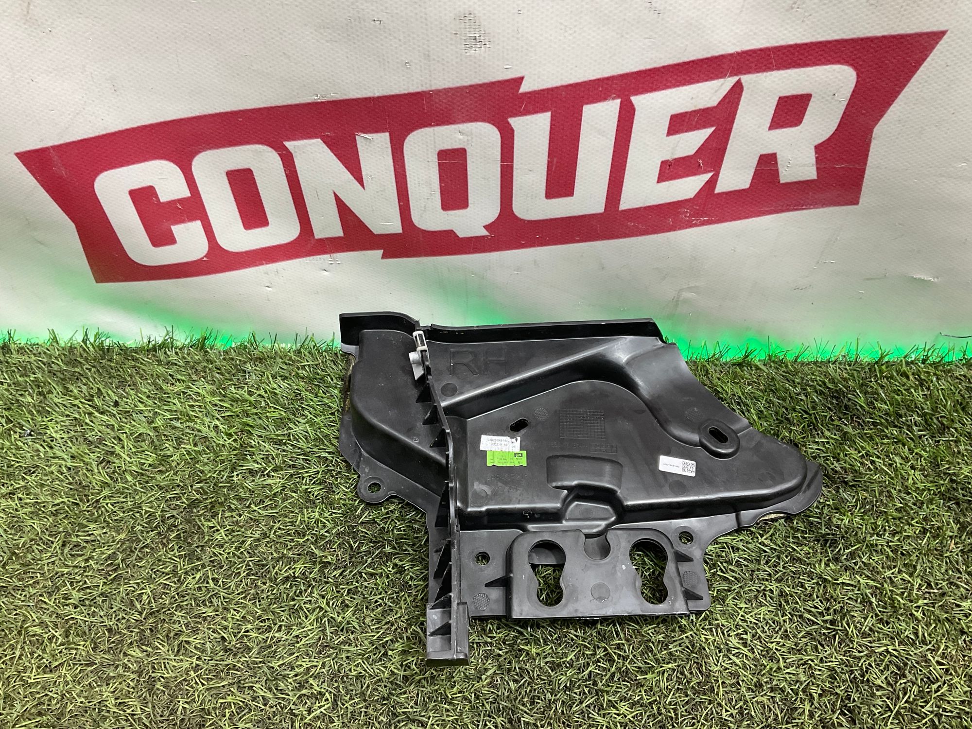 Накладка подкапотная правая Land Rover Defender II L663 2022, 3500 рублей, Москва