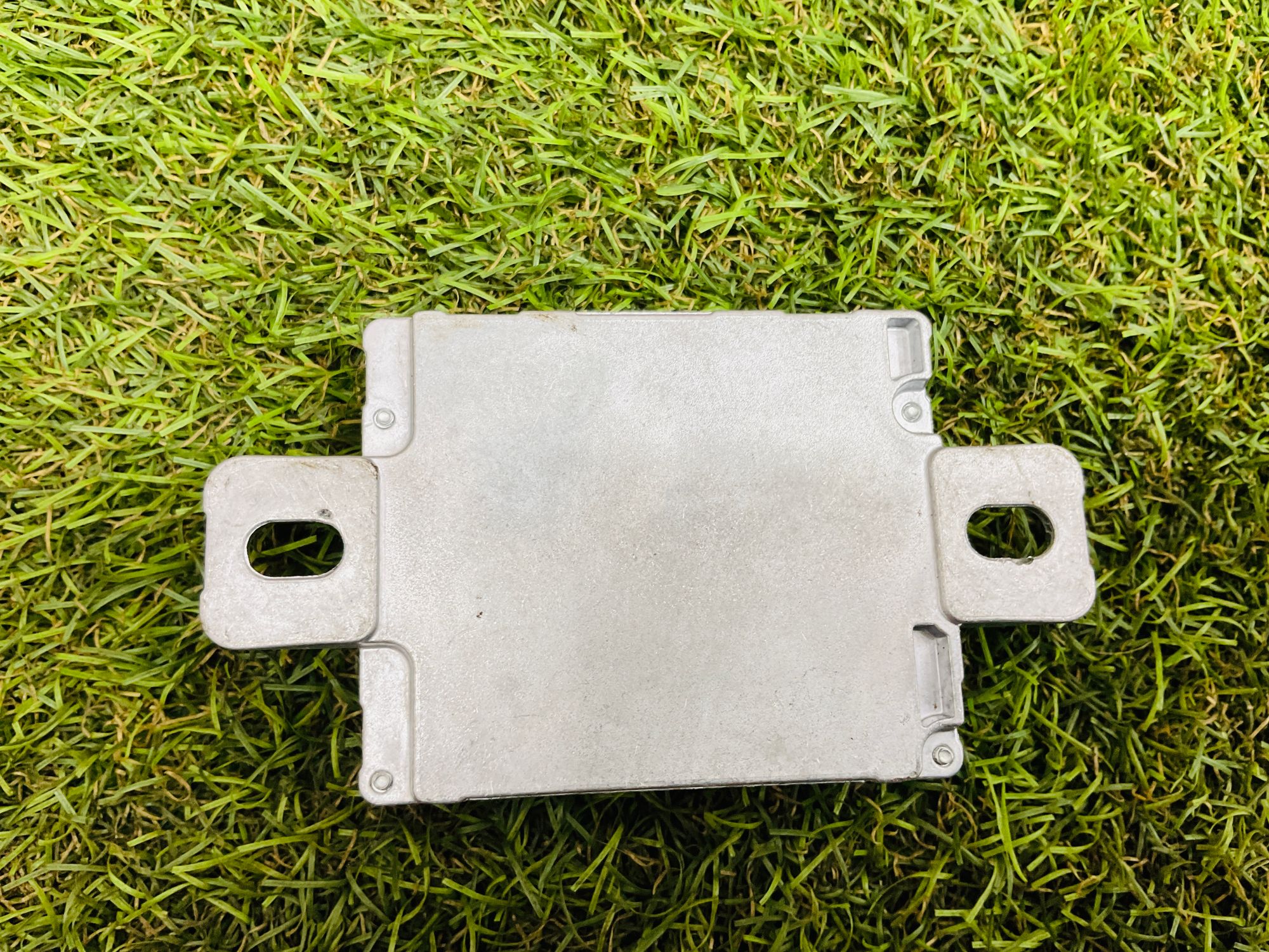 https://ycs.partsauto.market/partsauto-images/thmbs/userImages/h353NjtZg3VDP19b5HMt7LlpbQ93/part/5c06936c-1299-4254-acf3-0a333917e4fd_1779263796449.jpg