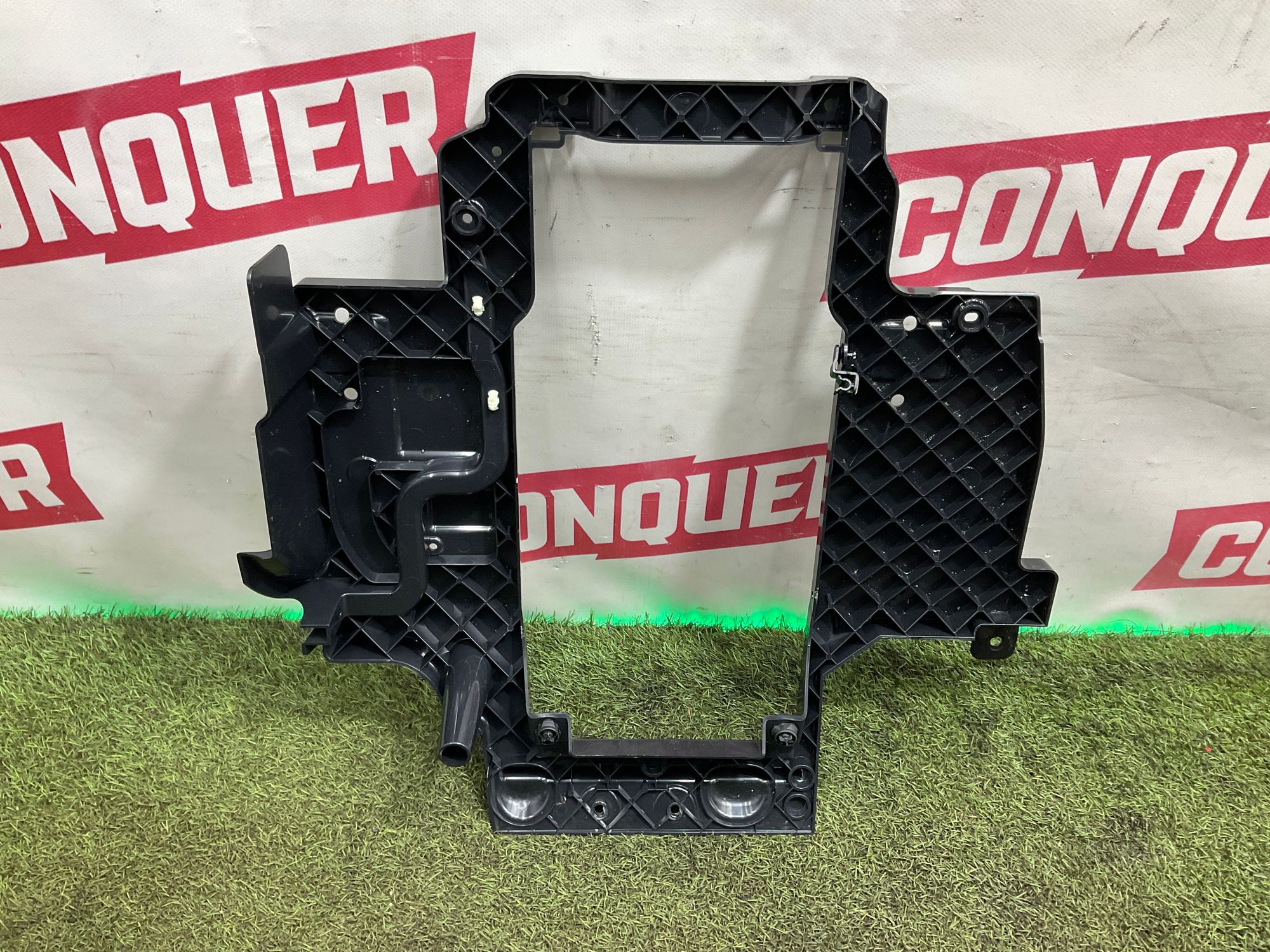 Кронштейн напольного покрытия передний правый Land Rover Defender II L663 2022, 2500 рублей, Москва