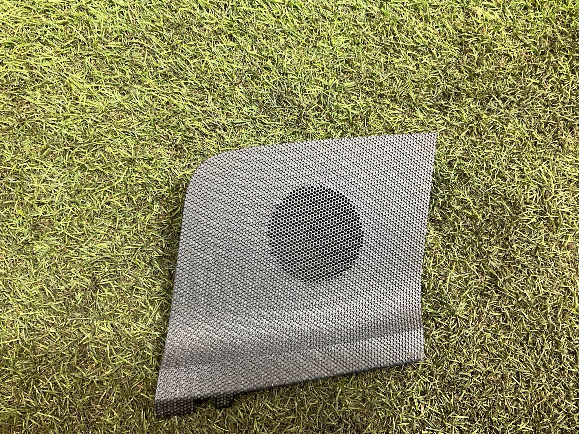 Сетка динамика левая Toyota Land Cruiser 200 рестайлинг 2 (2015—2023) 2017, 1500 рублей, Москва