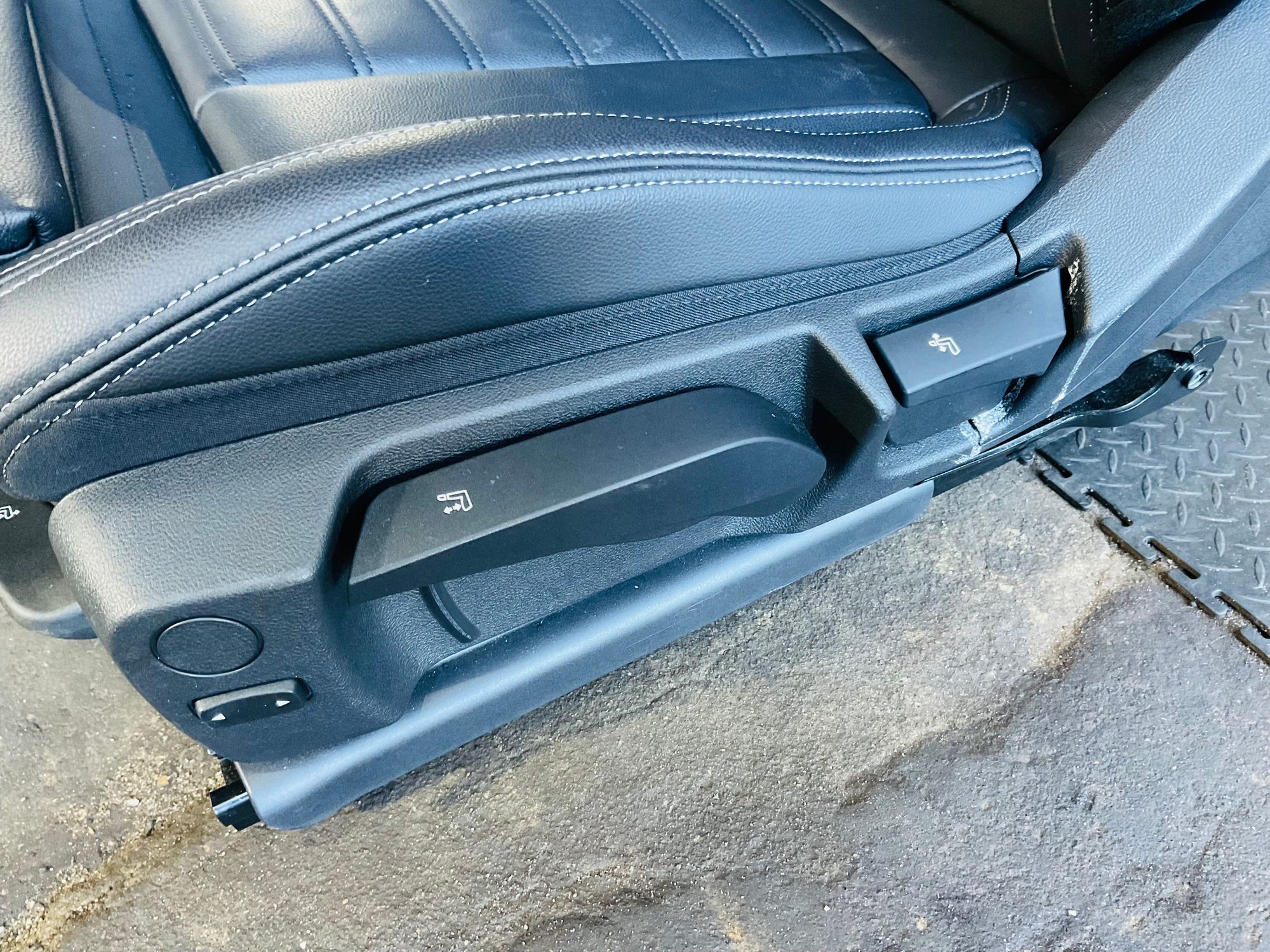 https://ycs.partsauto.market/partsauto-images/thmbs/userImages/h353NjtZg3VDP19b5HMt7LlpbQ93/part/5d4338ba-1403-4006-baed-18789a4f0220_1781618924158.jpg