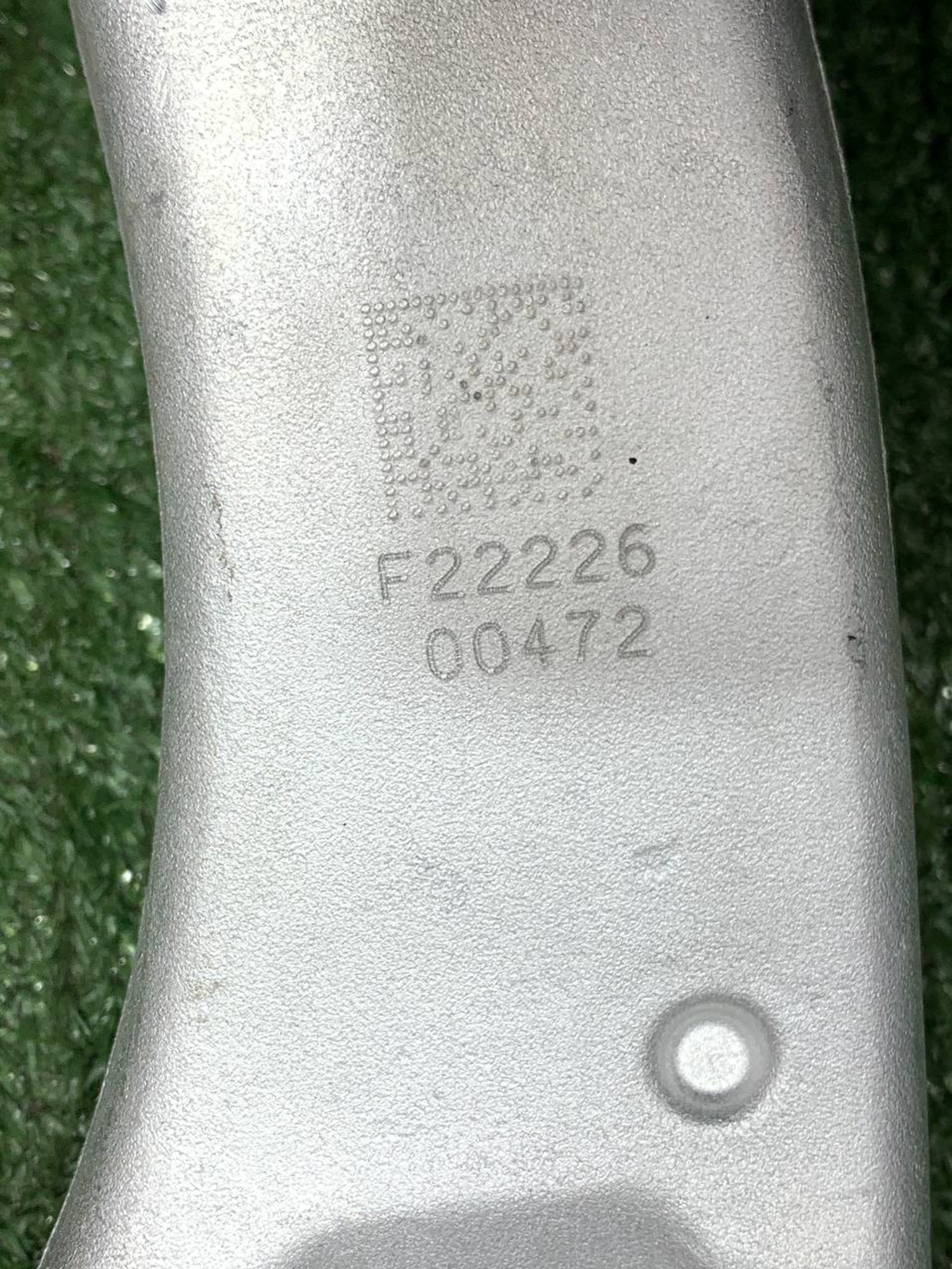 https://ycs.partsauto.market/partsauto-images/thmbs/userImages/h353NjtZg3VDP19b5HMt7LlpbQ93/part/5de16ee4-bd57-41c1-a28b-7d8647ffaac0_1729601277286.jpg