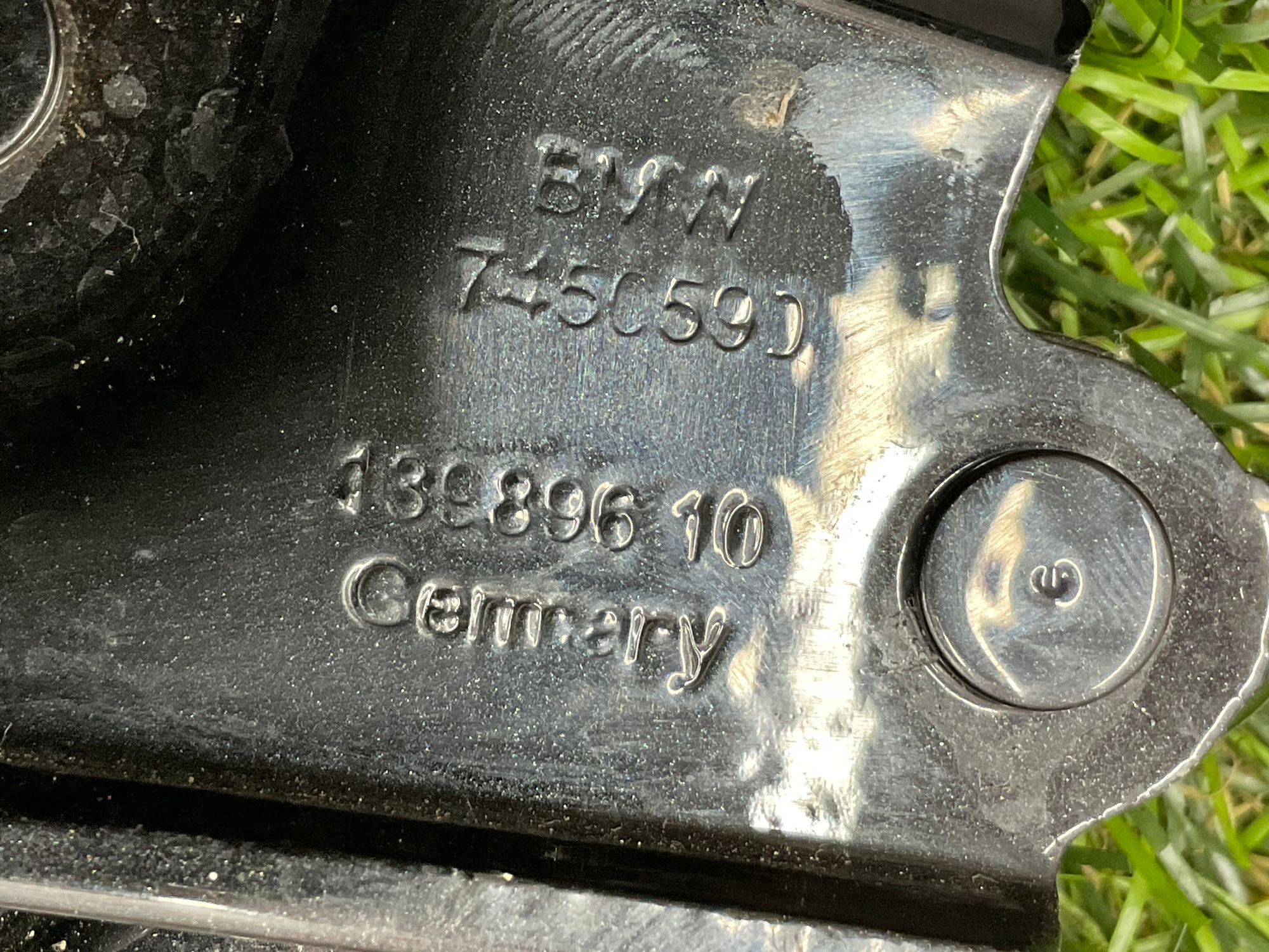 https://ycs.partsauto.market/partsauto-images/thmbs/userImages/h353NjtZg3VDP19b5HMt7LlpbQ93/part/5e205d83-15fe-408b-8375-16b9c0bff1a2_1785421064639.jpg