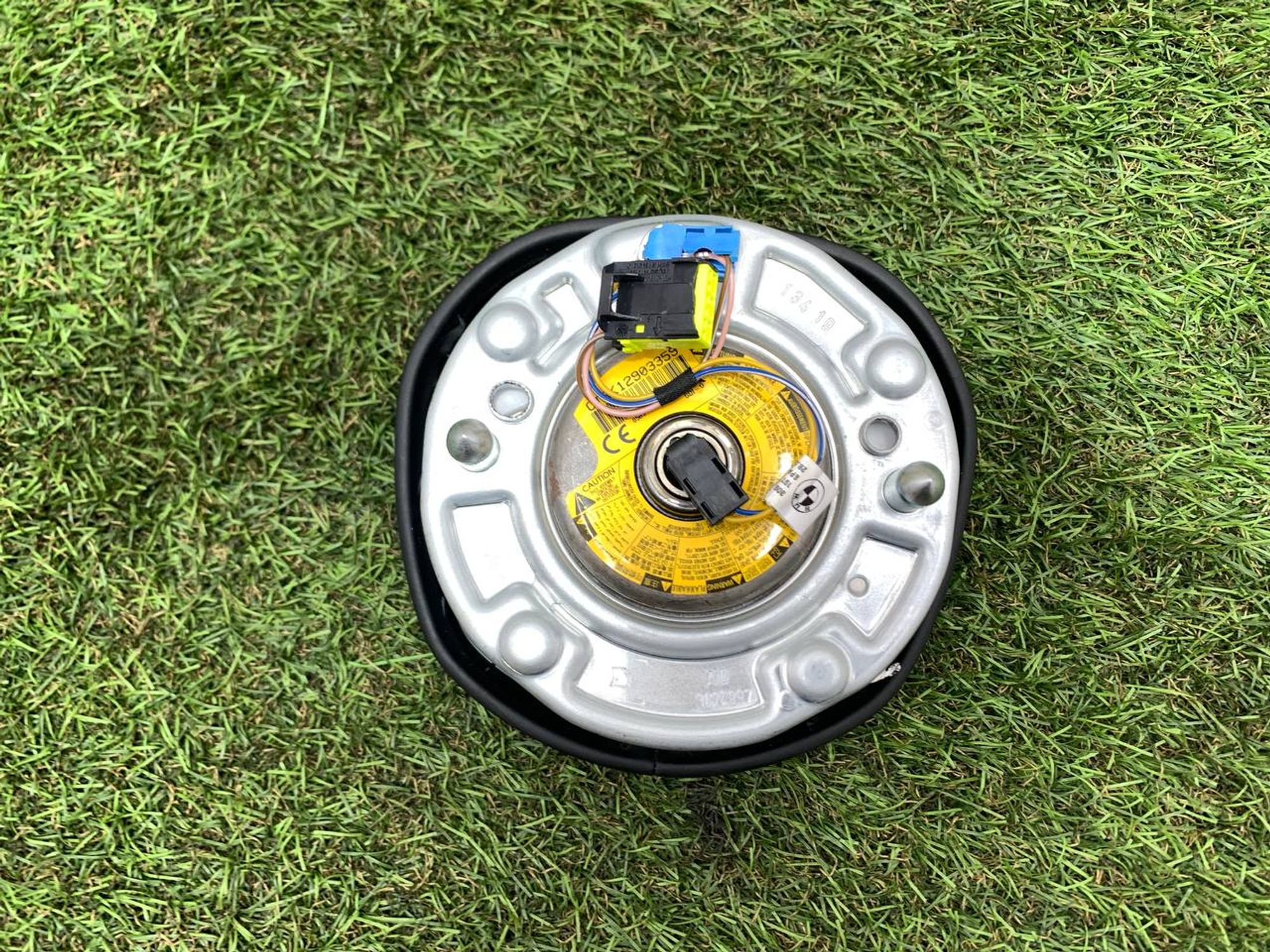 https://ycs.partsauto.market/partsauto-images/thmbs/userImages/h353NjtZg3VDP19b5HMt7LlpbQ93/part/5e548e8d-6760-424a-82af-6a6b53ba20a5_1717775192564.jpg