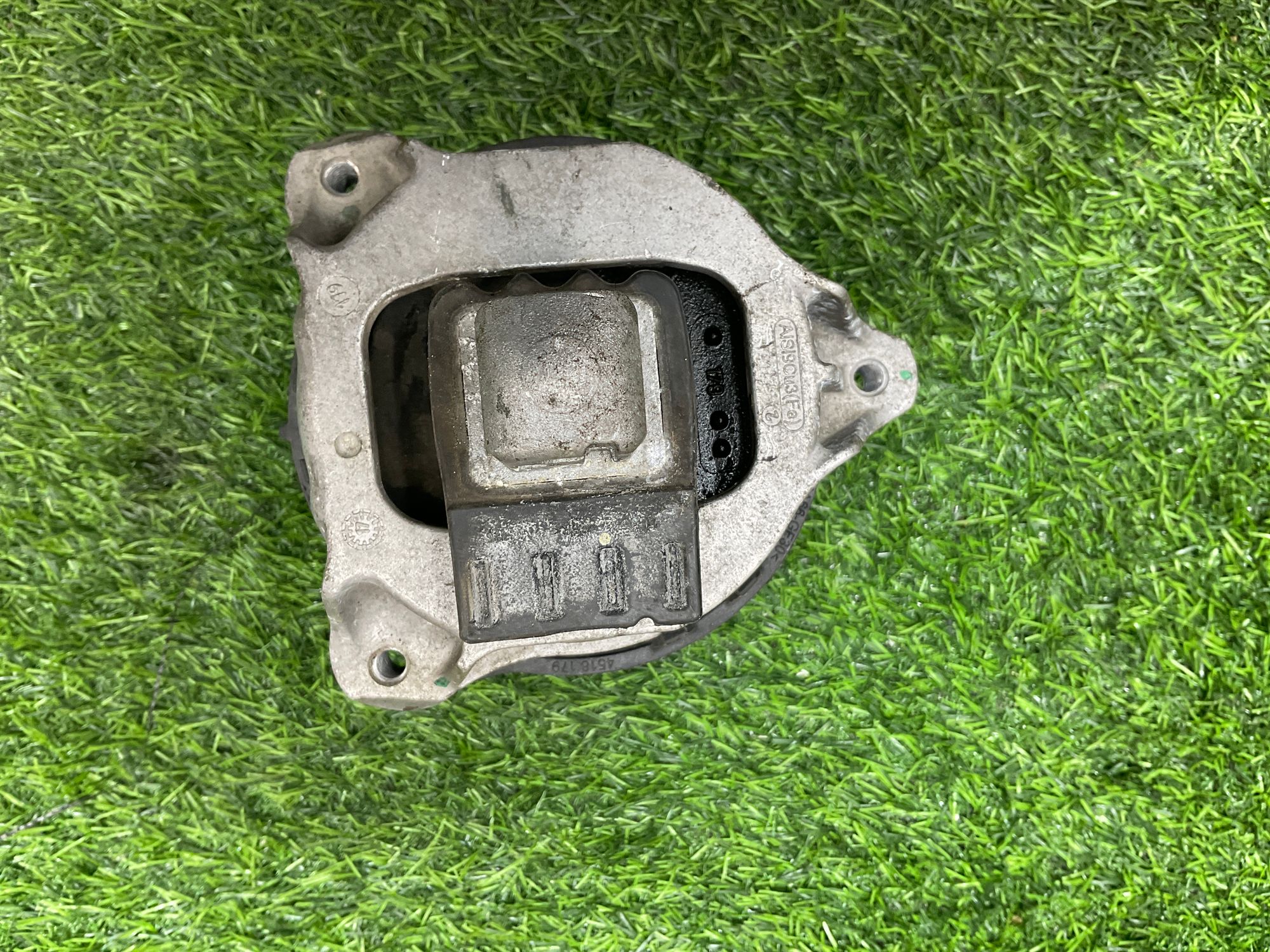 https://ycs.partsauto.market/partsauto-images/thmbs/userImages/h353NjtZg3VDP19b5HMt7LlpbQ93/part/5e93fa13-764f-4aac-bc49-0014af7a7a86_1733845313964.jpg
