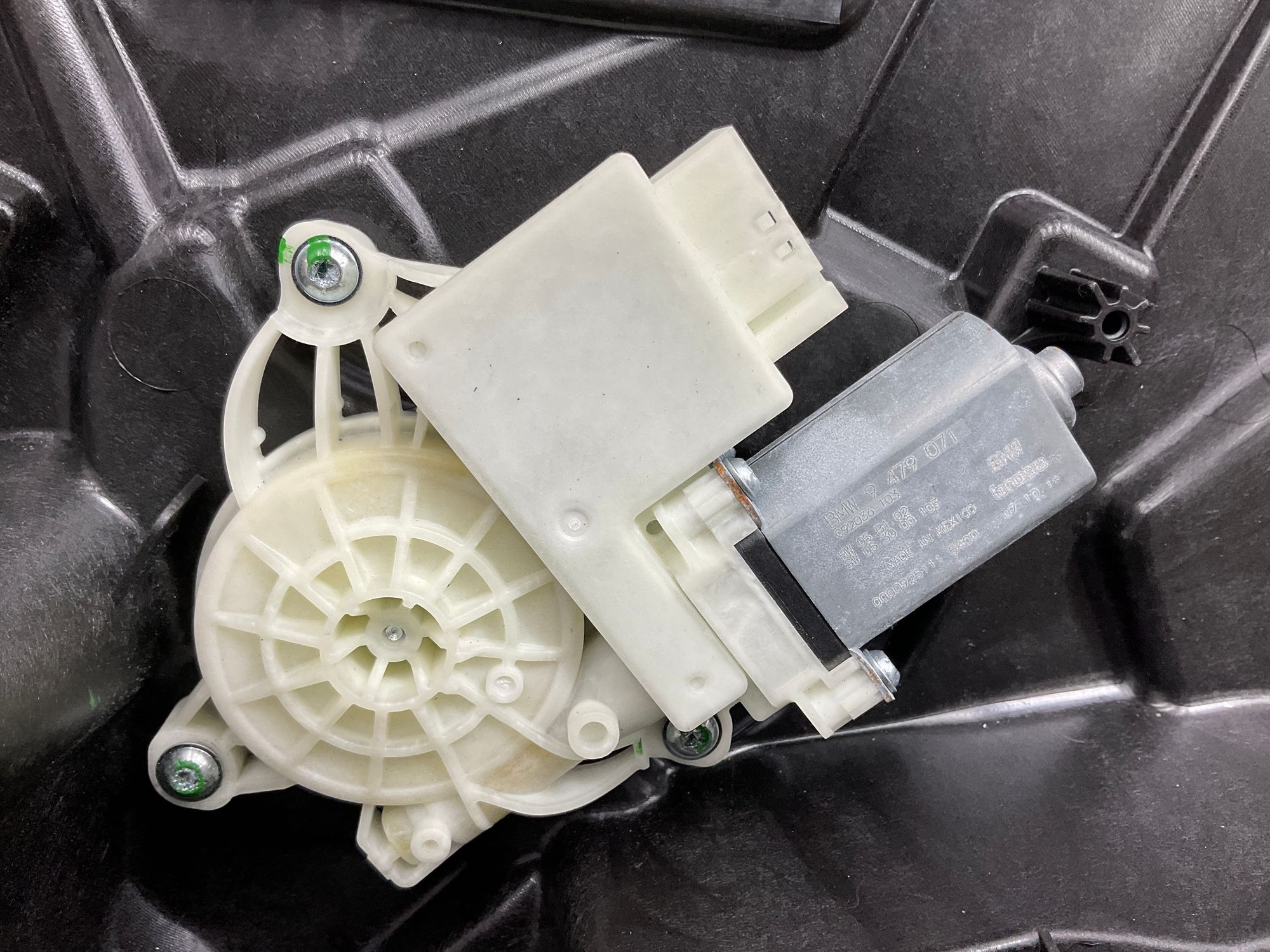 https://ycs.partsauto.market/partsauto-images/thmbs/userImages/h353NjtZg3VDP19b5HMt7LlpbQ93/part/5eb673c5-c87a-4064-8ef3-ea62d8c49348_1743001953687.jpg