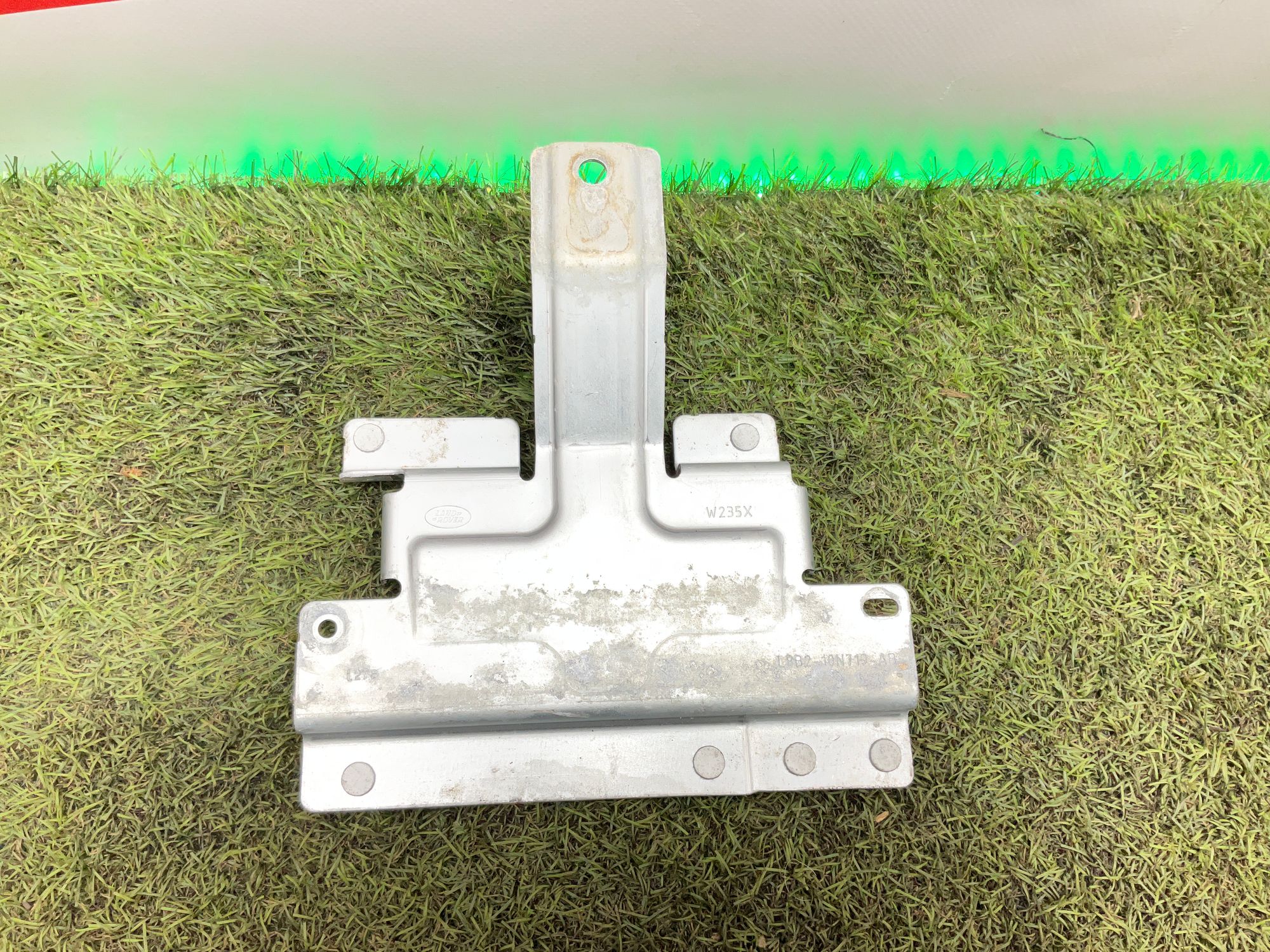 Крепление дополнительного аккумулятора Land Rover Defender II L663 2022, 2000 рублей, Москва