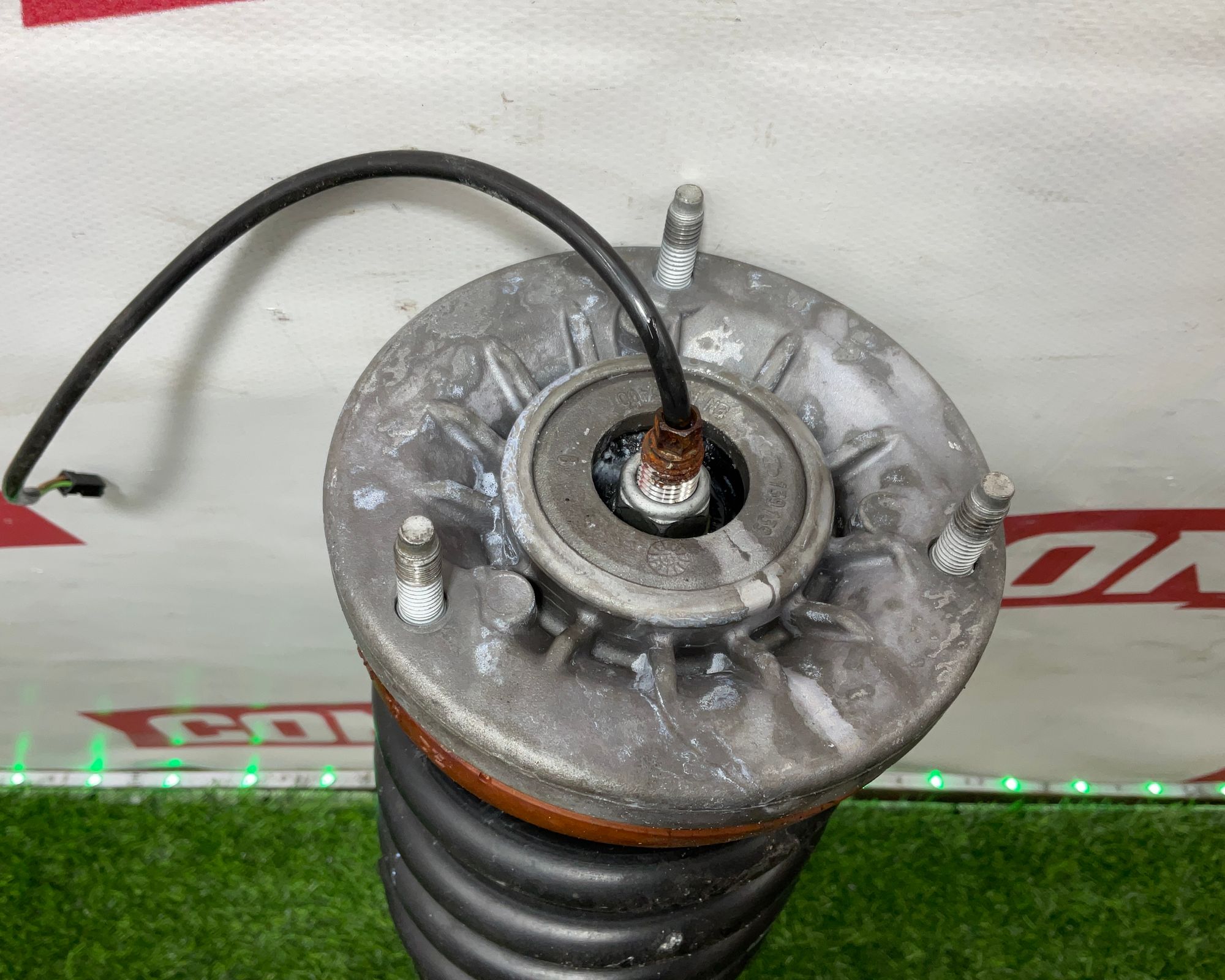 https://ycs.partsauto.market/partsauto-images/thmbs/userImages/h353NjtZg3VDP19b5HMt7LlpbQ93/part/5f3d496a-1de8-448d-91fc-8b0062140319_1733908229445.jpg