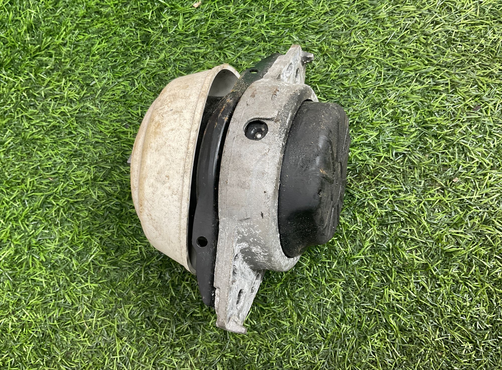 https://ycs.partsauto.market/partsauto-images/thmbs/userImages/h353NjtZg3VDP19b5HMt7LlpbQ93/part/5fa689b6-d708-40cc-b7ab-a7485f233046_1743148070870.jpg