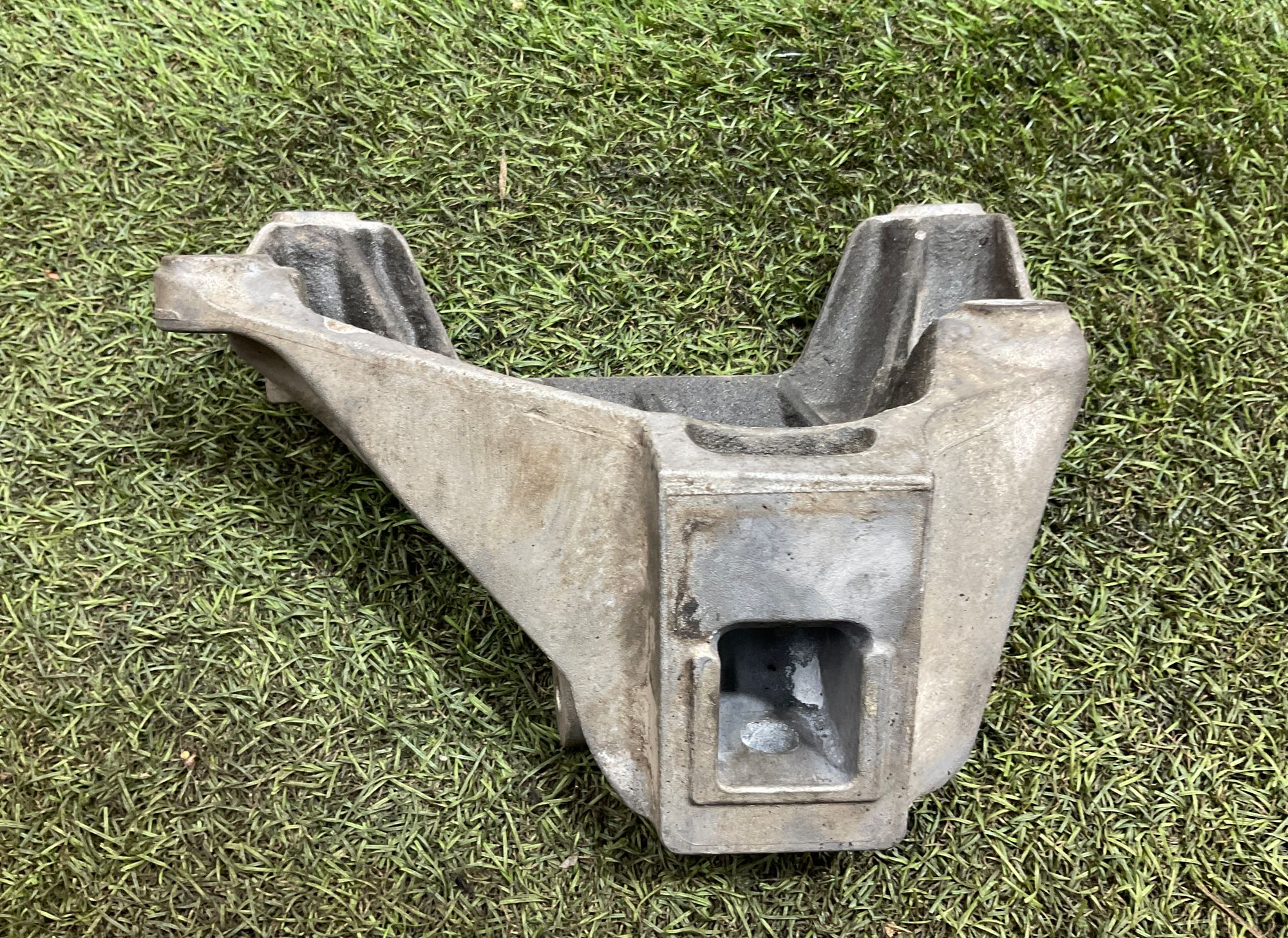 Кронштейн двигателя правый B57 BMW X7, G07 рестайлинг, 4000 рублей, Москва