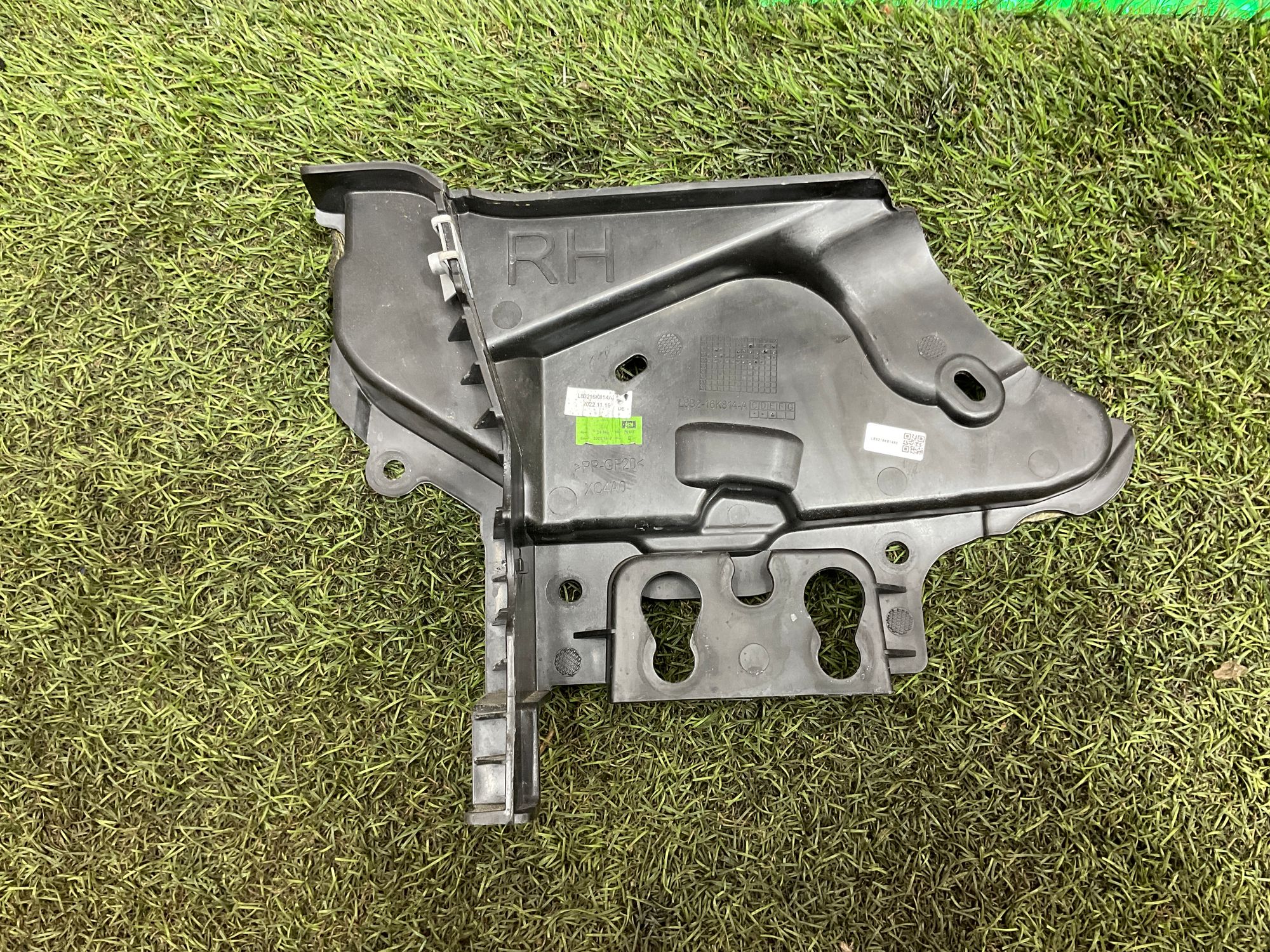 Накладка подкапотная правая Land Rover Defender II L663 2022, 3500 рублей, Москва