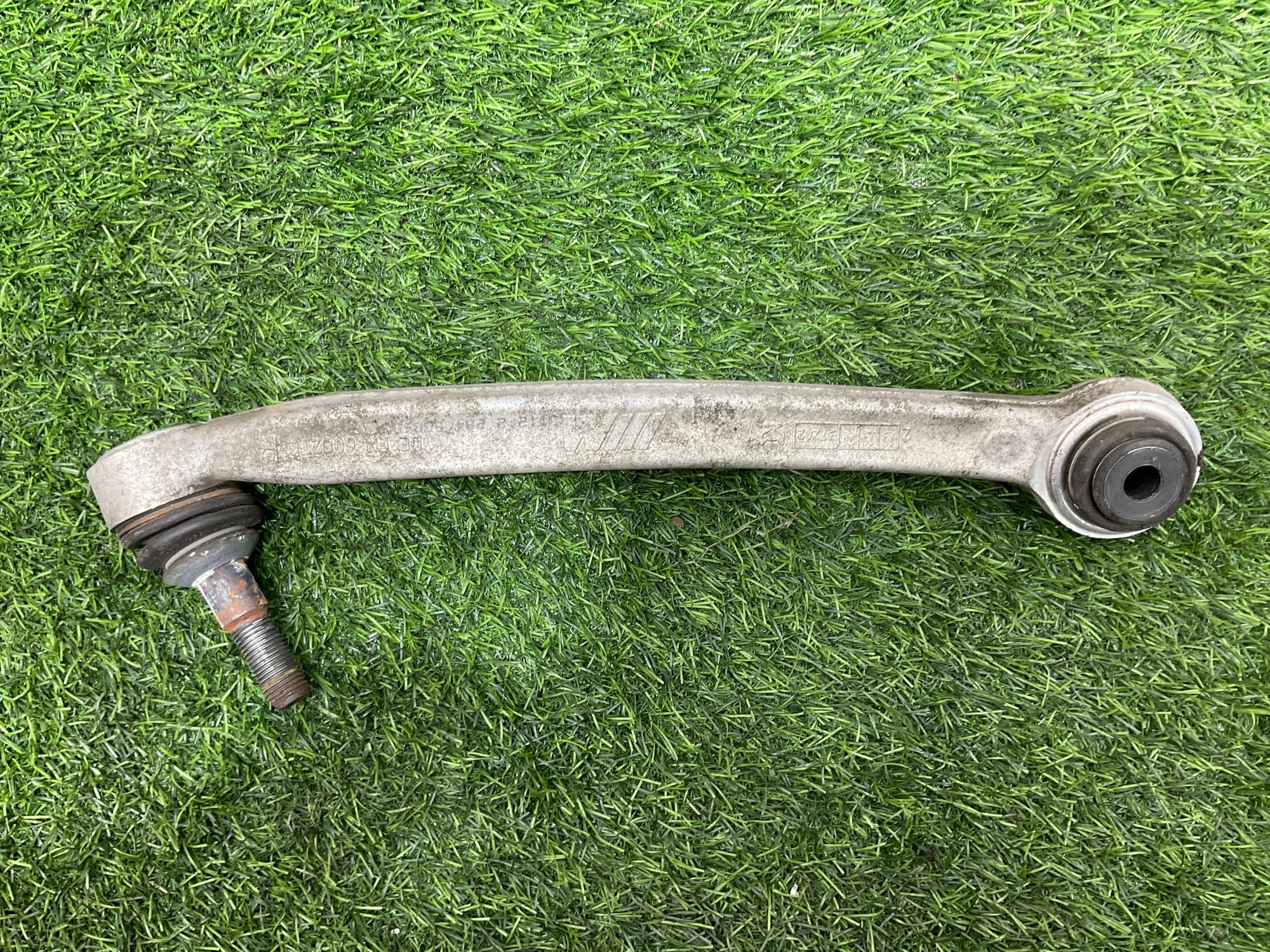 https://ycs.partsauto.market/partsauto-images/thmbs/userImages/h353NjtZg3VDP19b5HMt7LlpbQ93/part/60cb67a2-f0c7-44e1-8f76-5881f9d84c0a_1737202226862.jpg