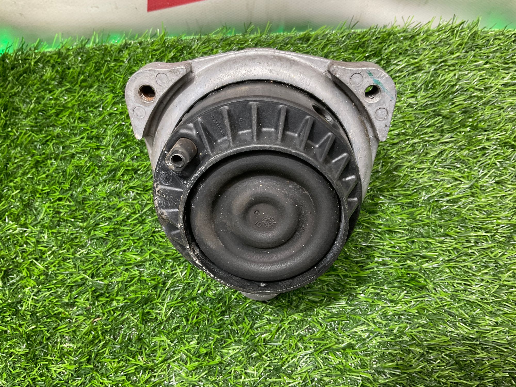 https://ycs.partsauto.market/partsauto-images/thmbs/userImages/h353NjtZg3VDP19b5HMt7LlpbQ93/part/60f9d3e0-b001-4515-bb09-39ba64304d26_1733928076750.jpg