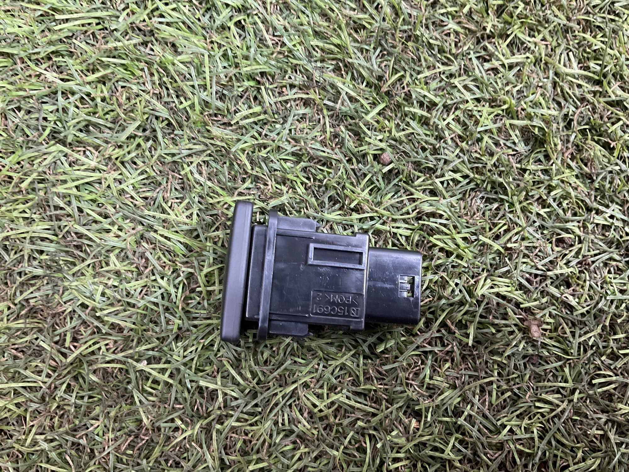 Клавиша активации сажевого фильтра Toyota Land Cruiser 200 рестайлинг 2 (2015—2023) 2017, 2500 рублей, Москва