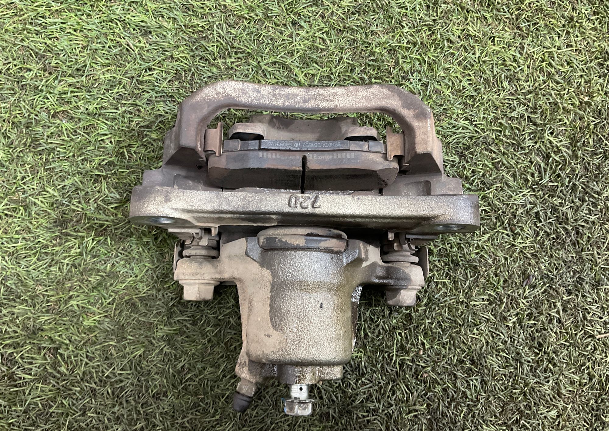 Суппорт тормозной задний левый Toyota Land Cruiser 200 рестайлинг 2 (2015—2023) 2017, 10000 рублей, Москва