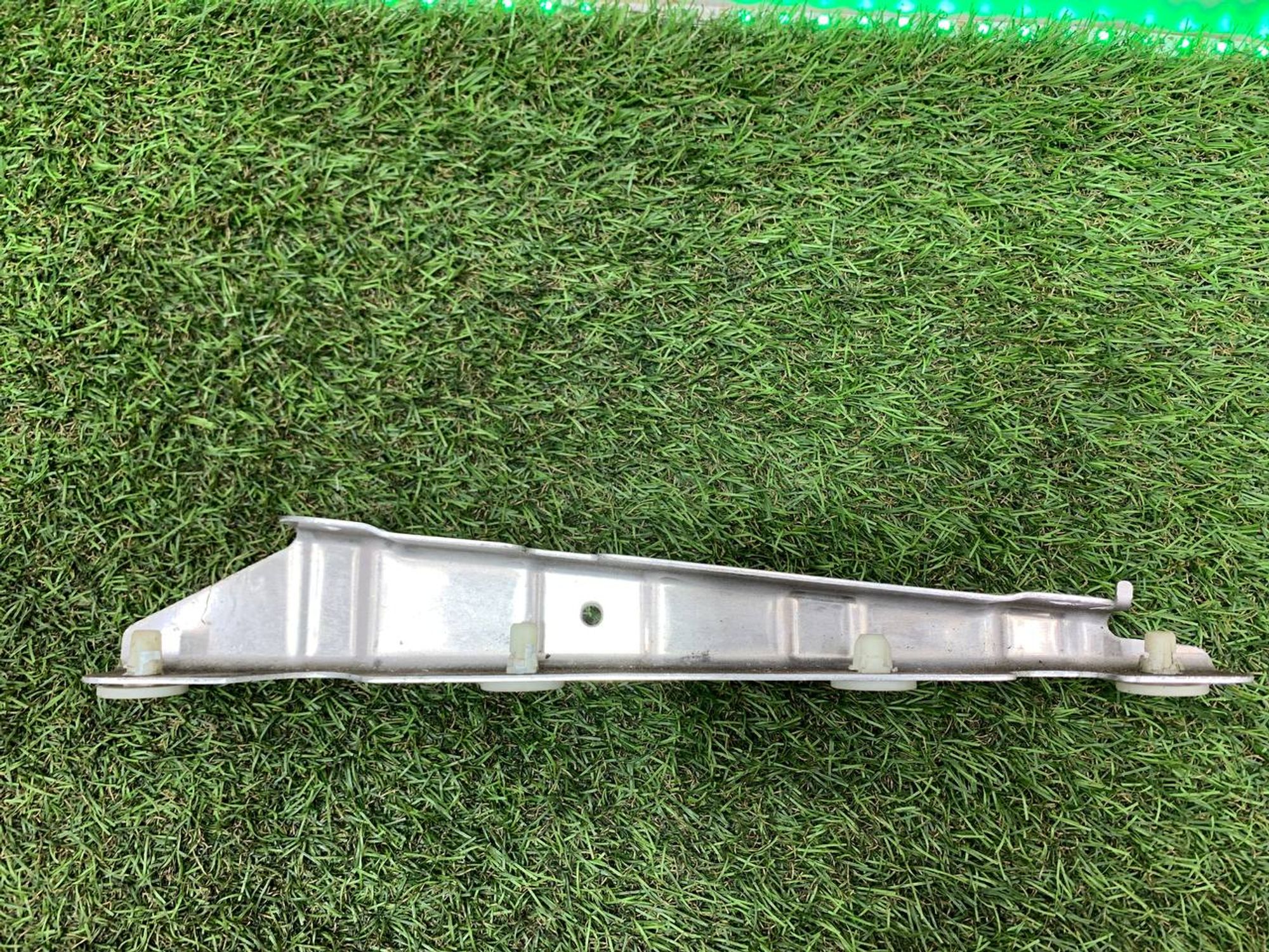 https://ycs.partsauto.market/partsauto-images/thmbs/userImages/h353NjtZg3VDP19b5HMt7LlpbQ93/part/613d1146-6320-4e2c-b316-f5e8f62b7e04_1718441722441.jpg