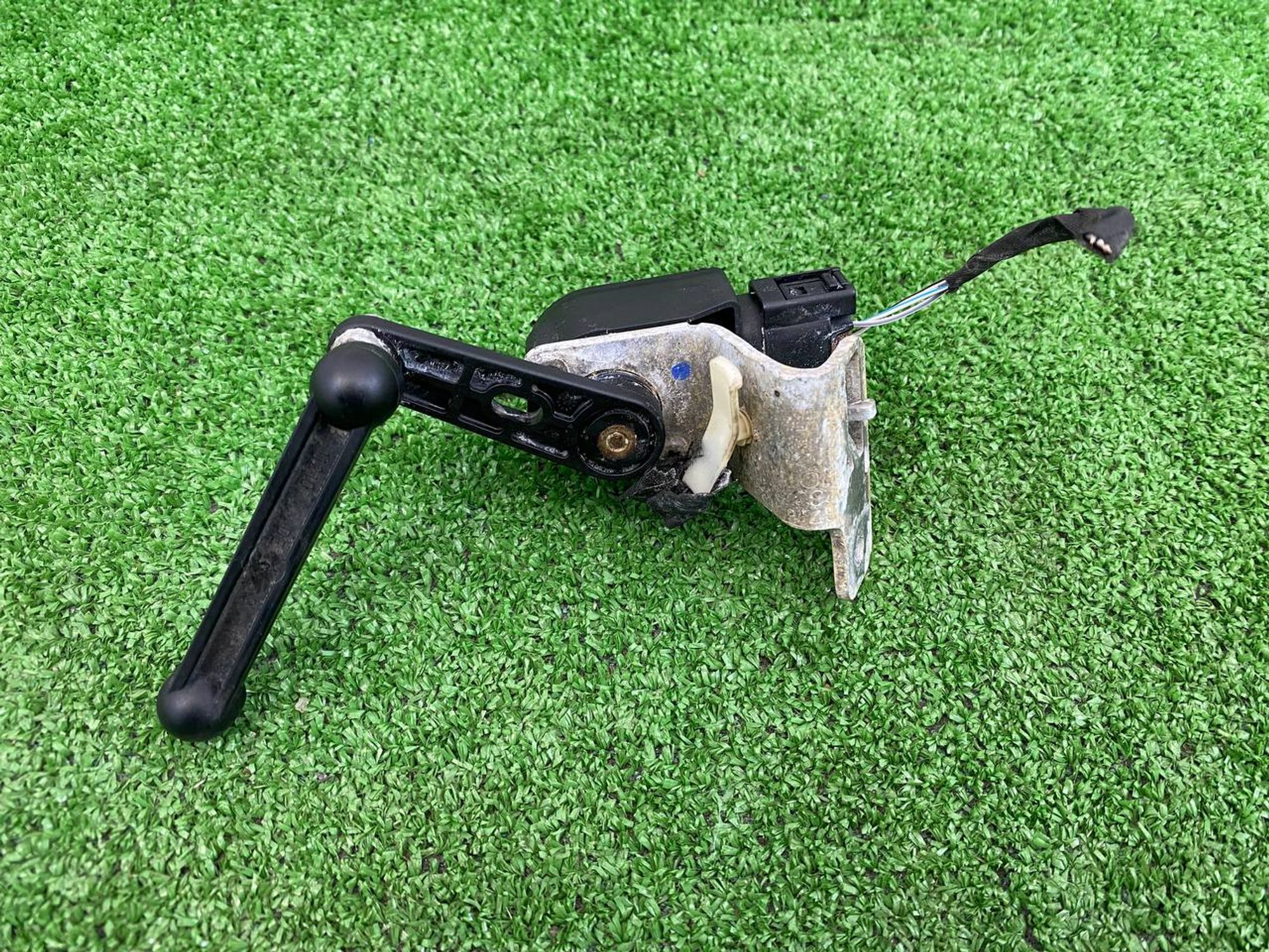https://ycs.partsauto.market/partsauto-images/thmbs/userImages/h353NjtZg3VDP19b5HMt7LlpbQ93/part/62b578df-7b49-45f5-8246-71a33eb976c3_1744101228189.jpg