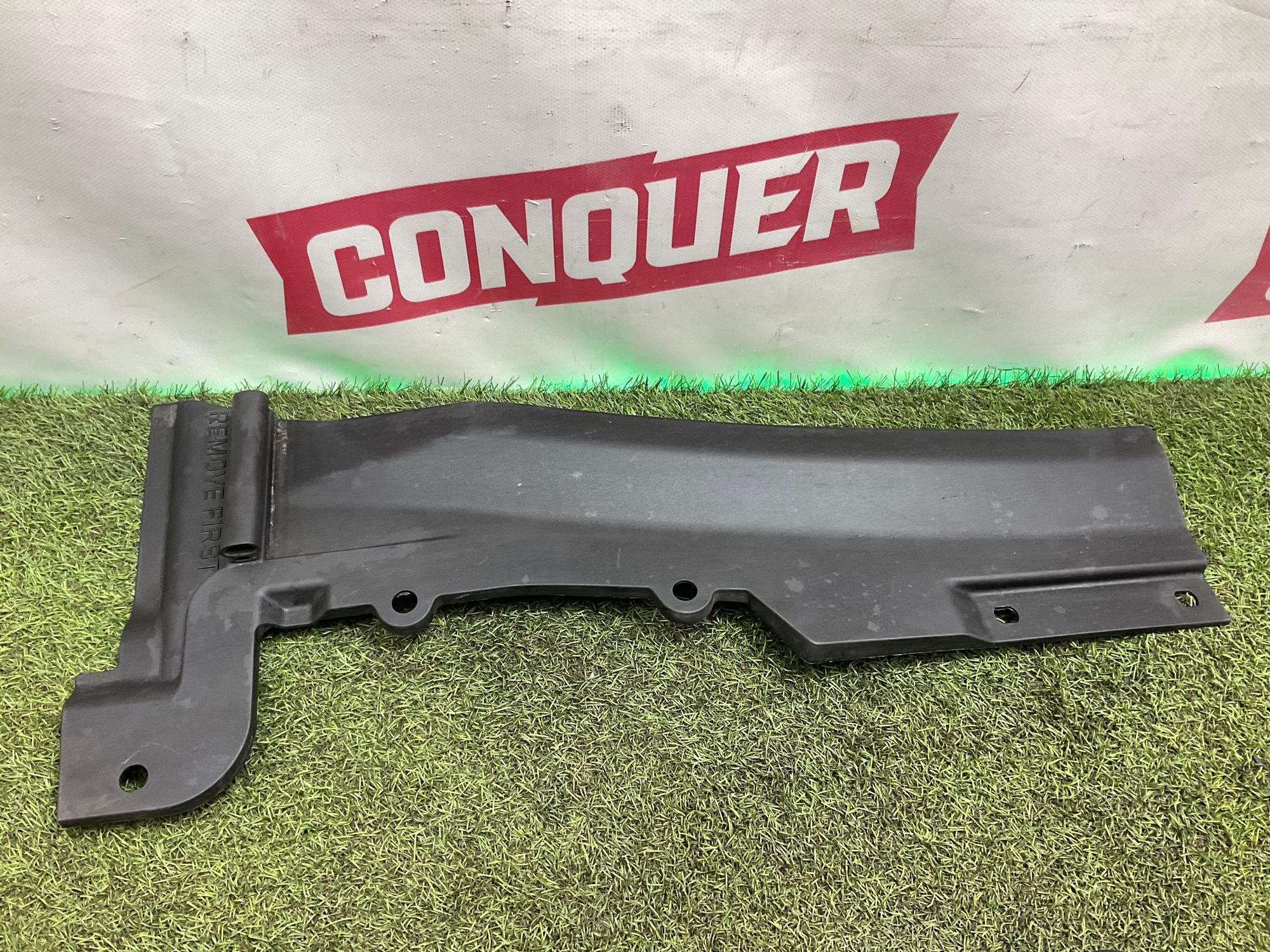 Накладка жабо правая Land Rover Defender II L663 2022, 9500 рублей, Москва