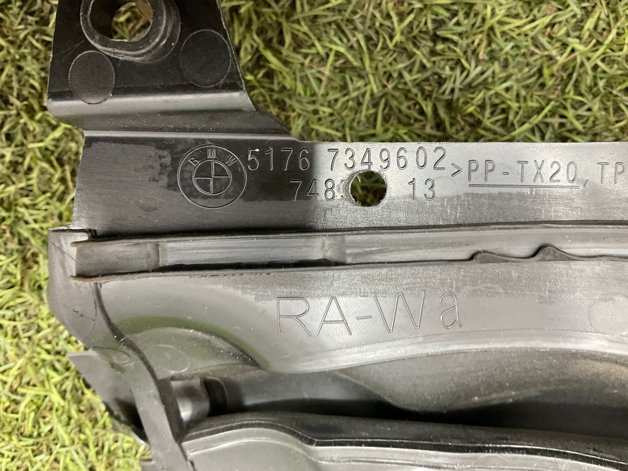 Пластик подкапотный правый BMW M8, F91/F92/F93 2019, 1000 рублей, Москва