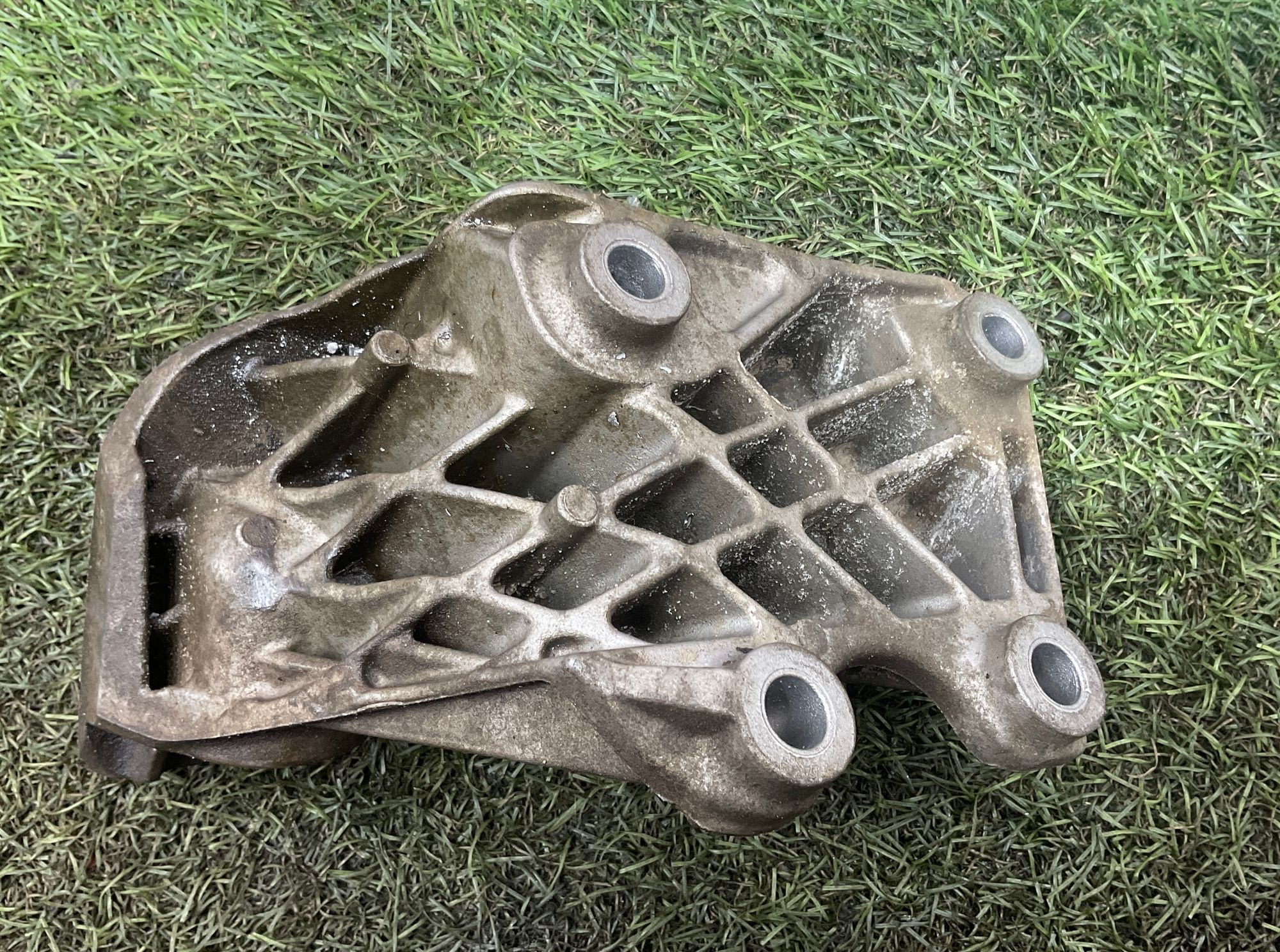 Кронштейн двигателя правый BMW M5, F90 рестайлинг 2024, 10000 рублей, Москва