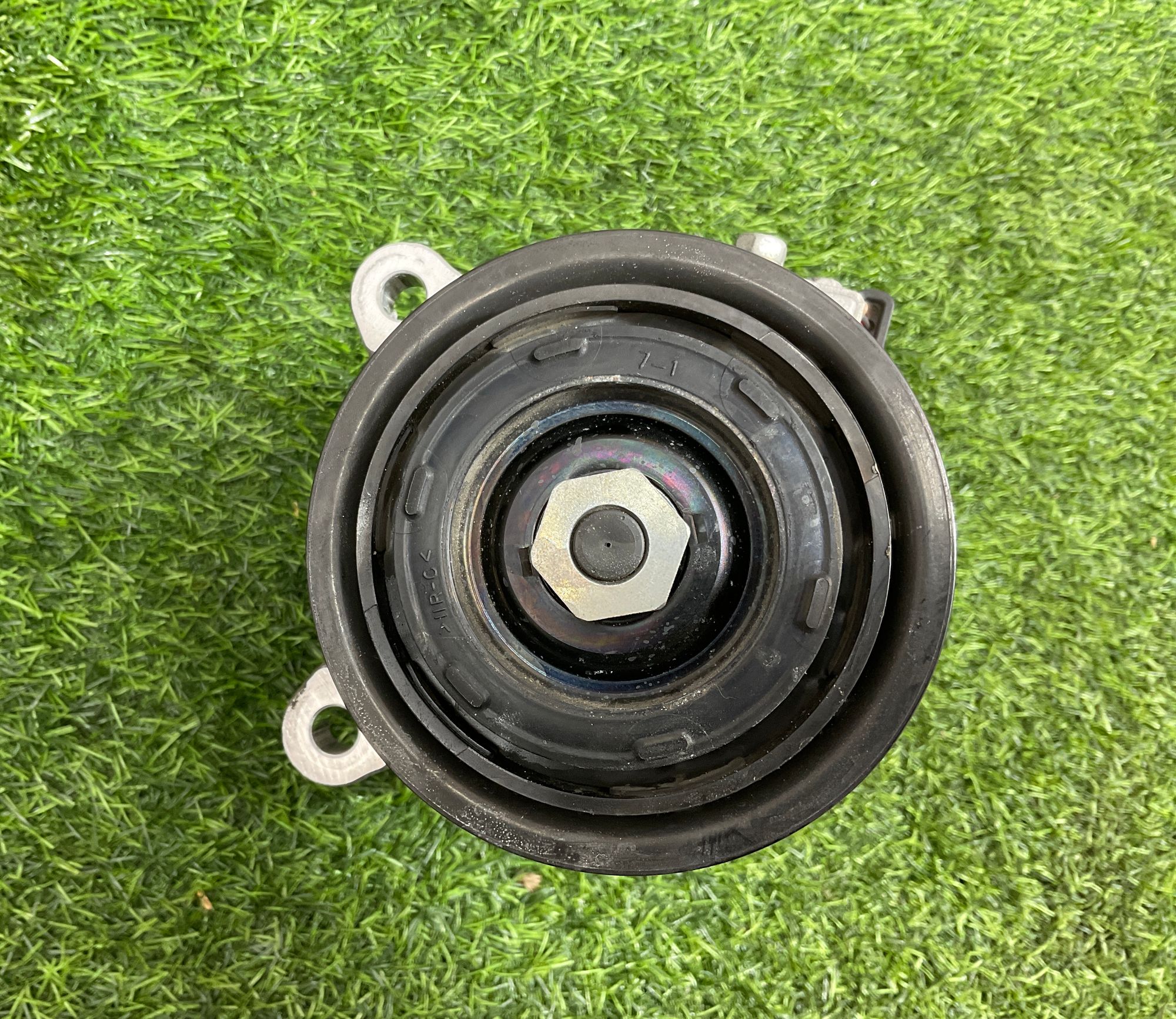 https://ycs.partsauto.market/partsauto-images/thmbs/userImages/h353NjtZg3VDP19b5HMt7LlpbQ93/part/637c7e63-d404-4020-b08f-0e675115ee17_1737030398790.jpg