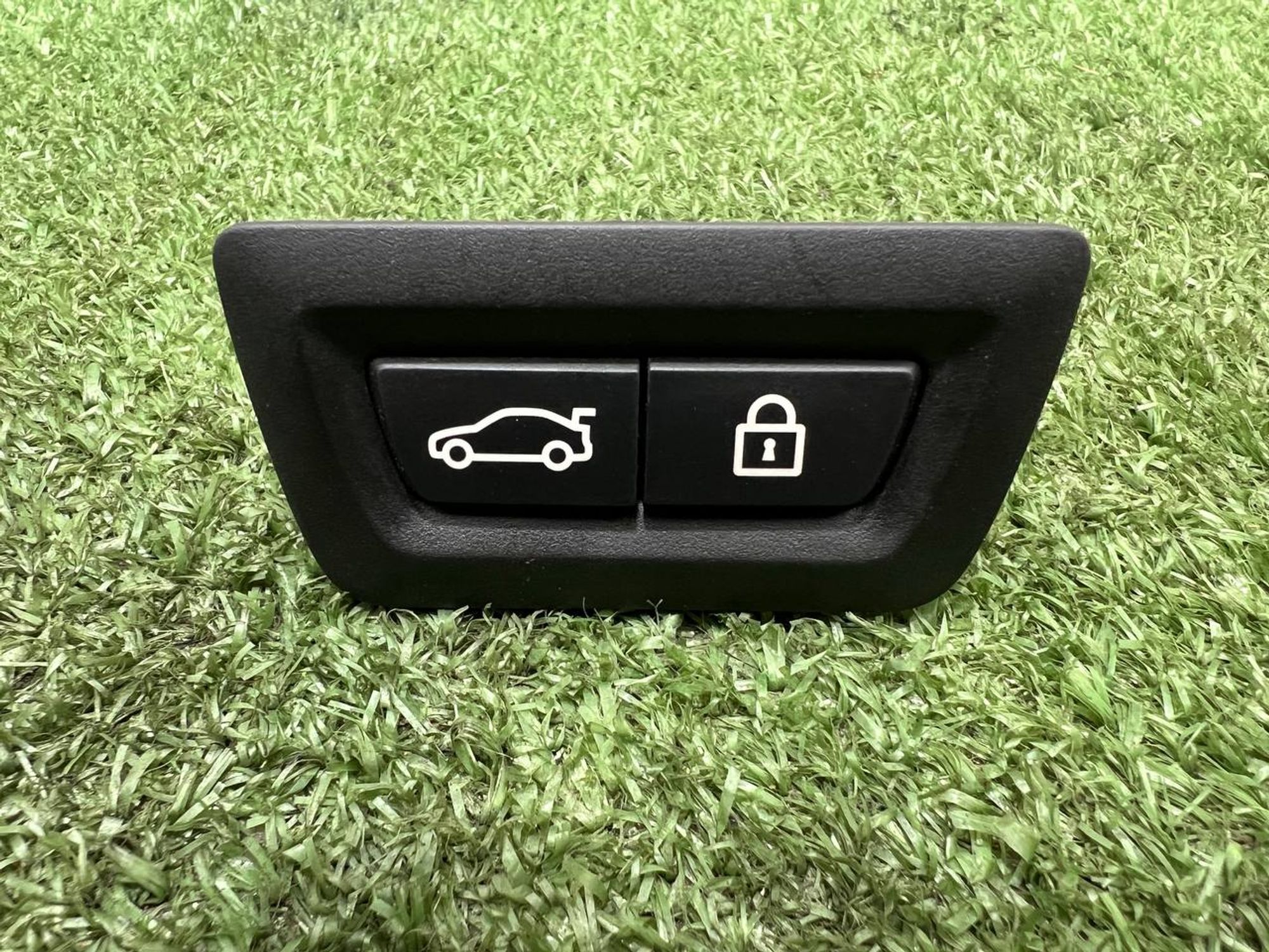 https://ycs.partsauto.market/partsauto-images/thmbs/userImages/h353NjtZg3VDP19b5HMt7LlpbQ93/part/63b8b25b-82a2-4d0a-bc79-9f618802e835_1731332905052.jpg