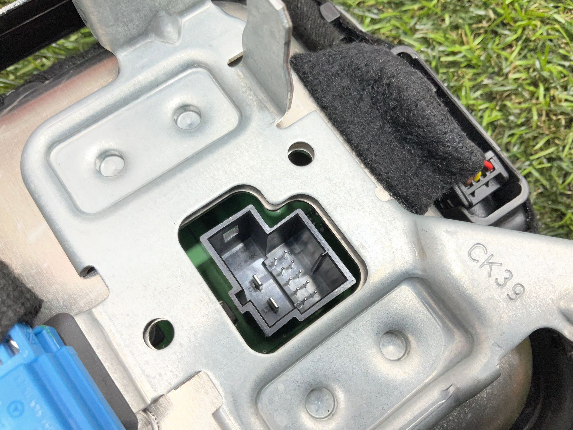 https://ycs.partsauto.market/partsauto-images/thmbs/userImages/h353NjtZg3VDP19b5HMt7LlpbQ93/part/65055a48-ee95-4a00-8889-22a777245742_1788525299728.jpg
